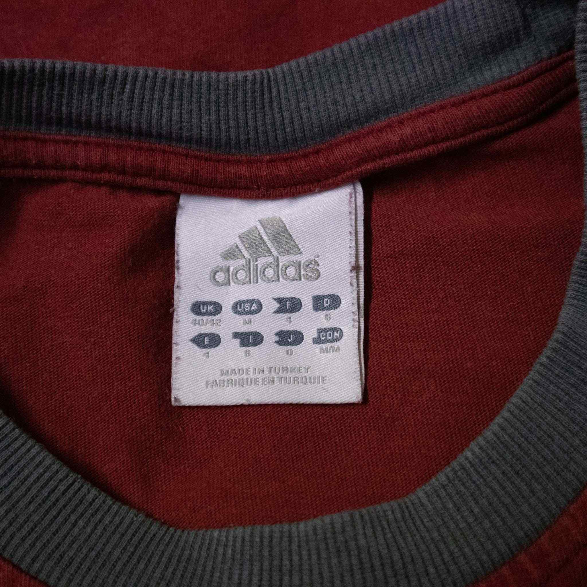 Adidas Vintage T shirt - Size M/L