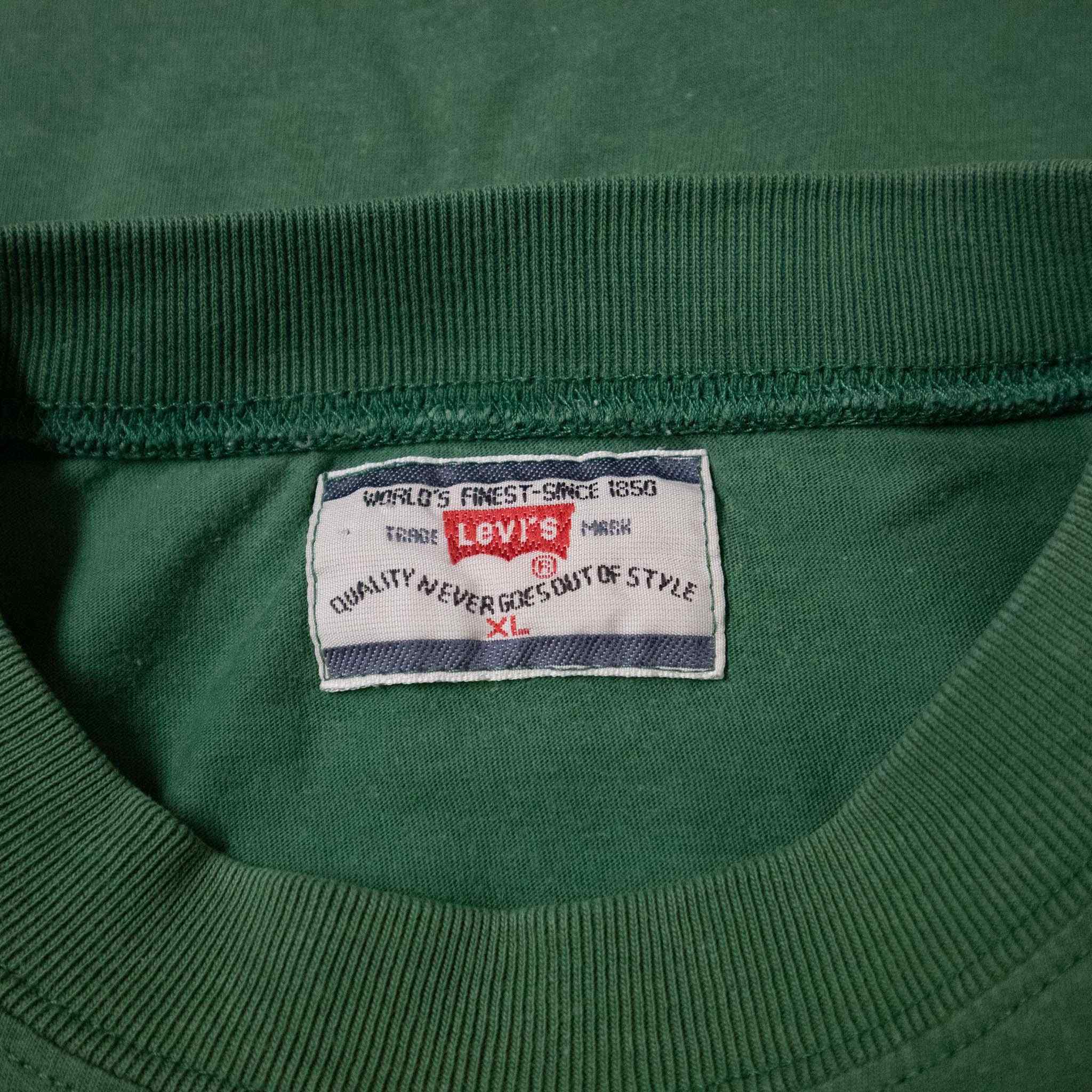 Levi's Vintage T shirt - Size XL