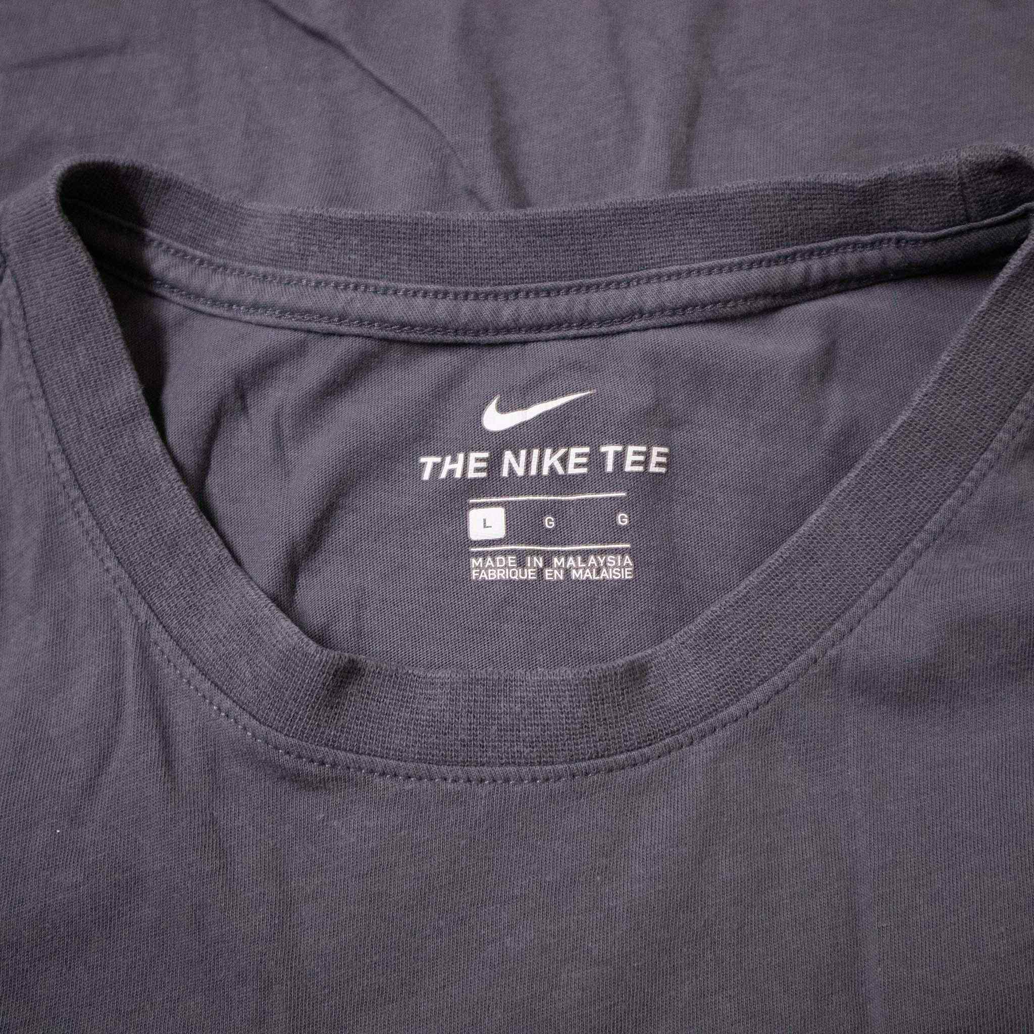 Nike T-Shirt - Size L