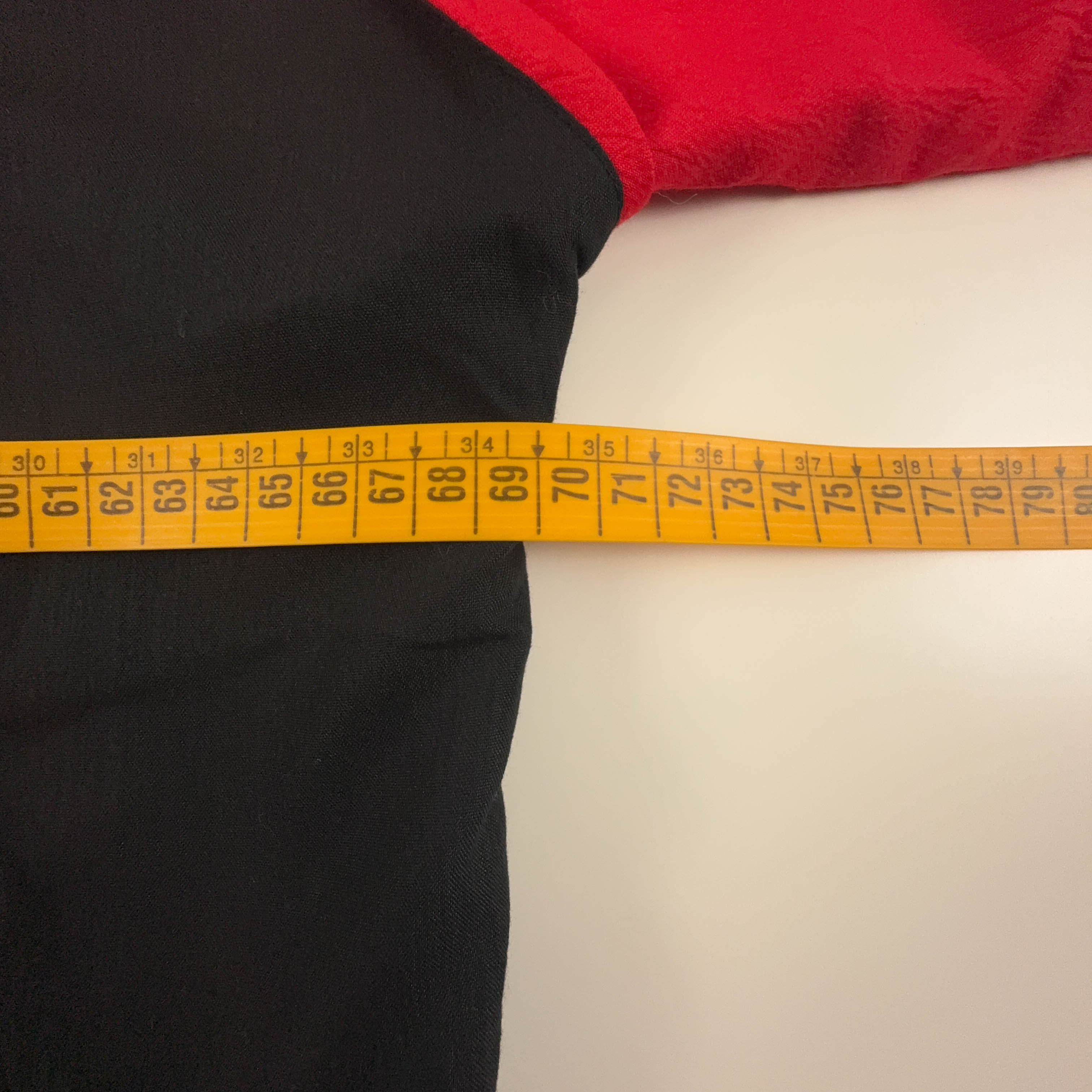 Giacca a vento Vintage nera e rossa a fantasia con zip anni 80 90 - Taglia XXL uomo