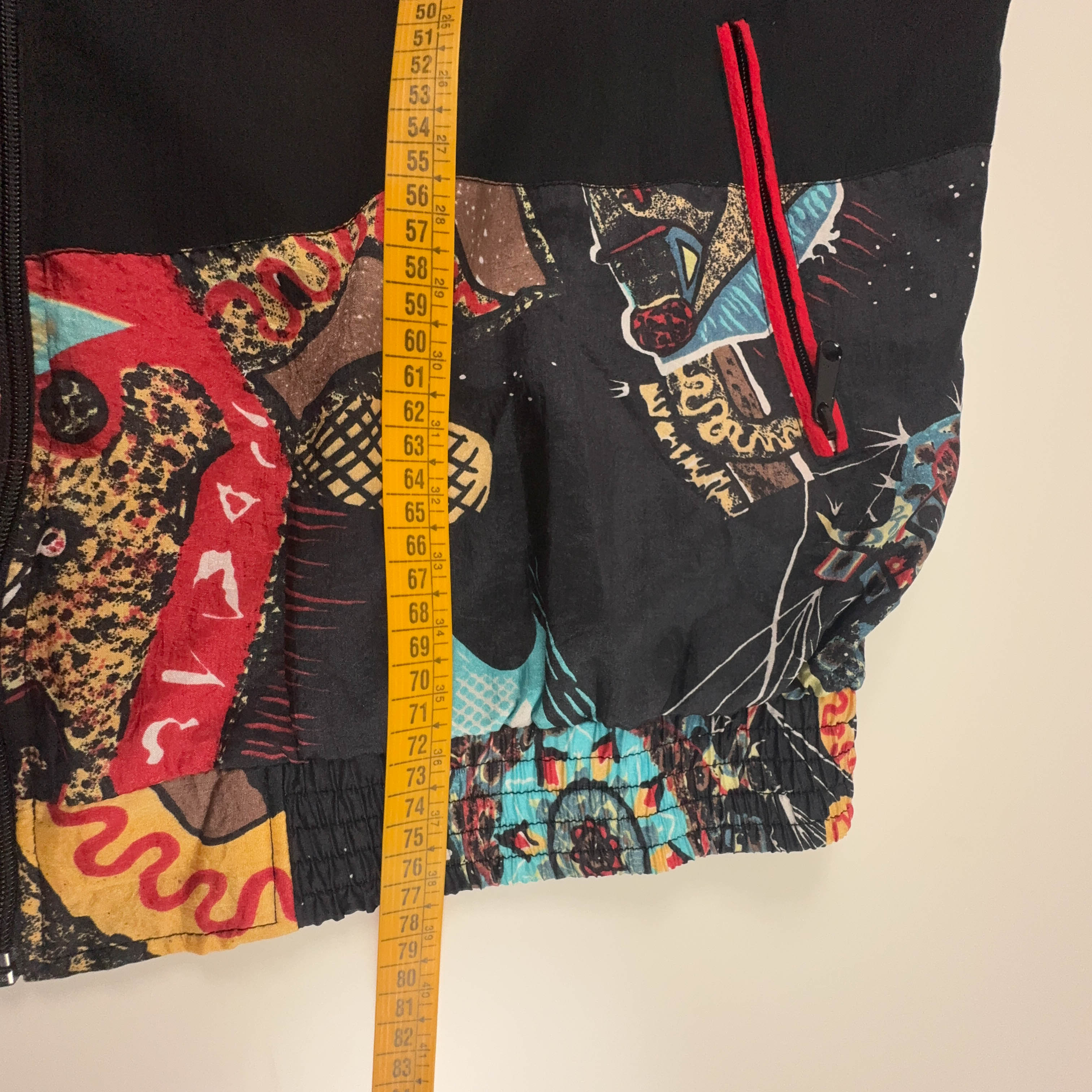 Giacca a vento Vintage nera e rossa a fantasia con zip anni 80 90 - Taglia XXL uomo