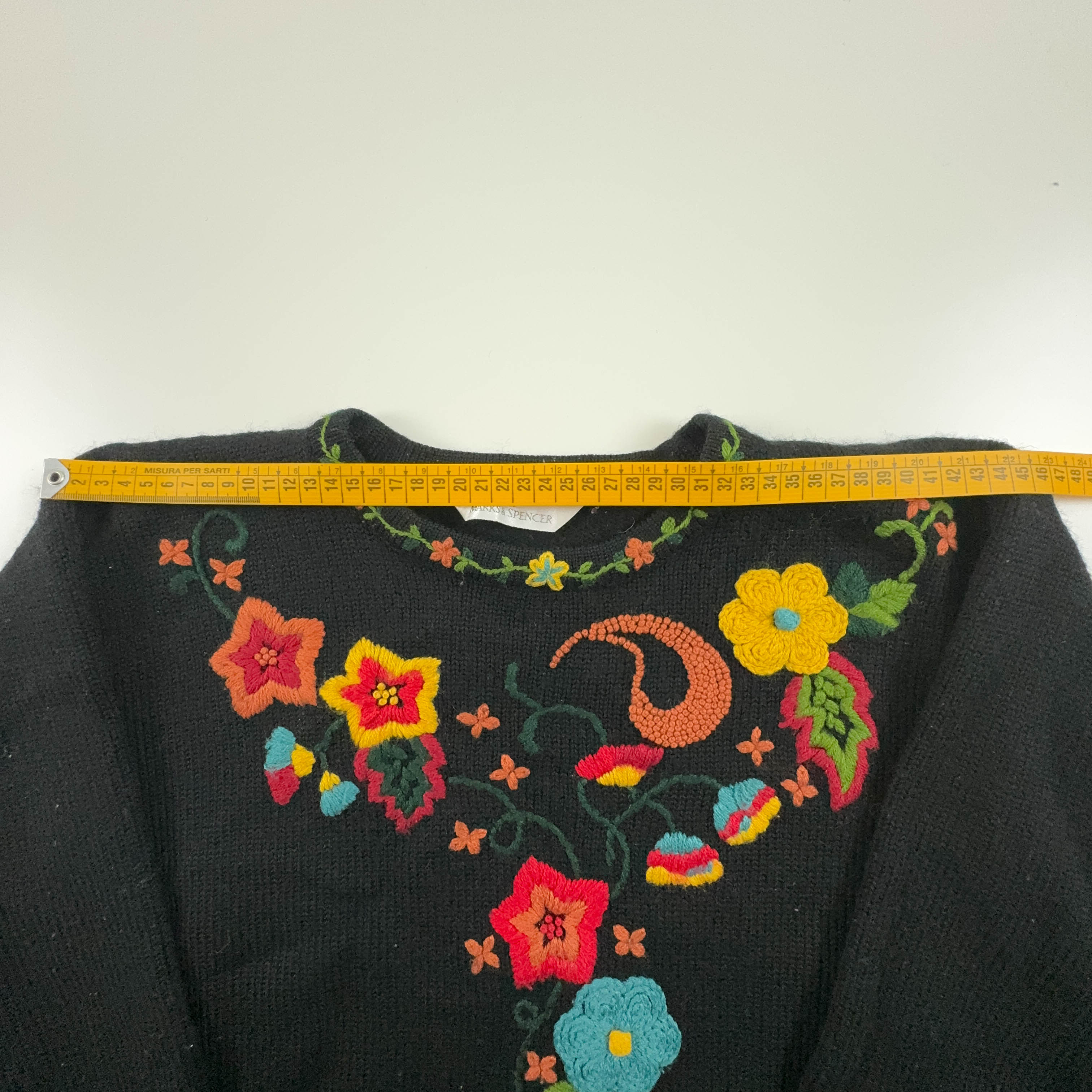 Vintage 50% wool black sweater with floral embroidery and crew neck - Size EU 42 women