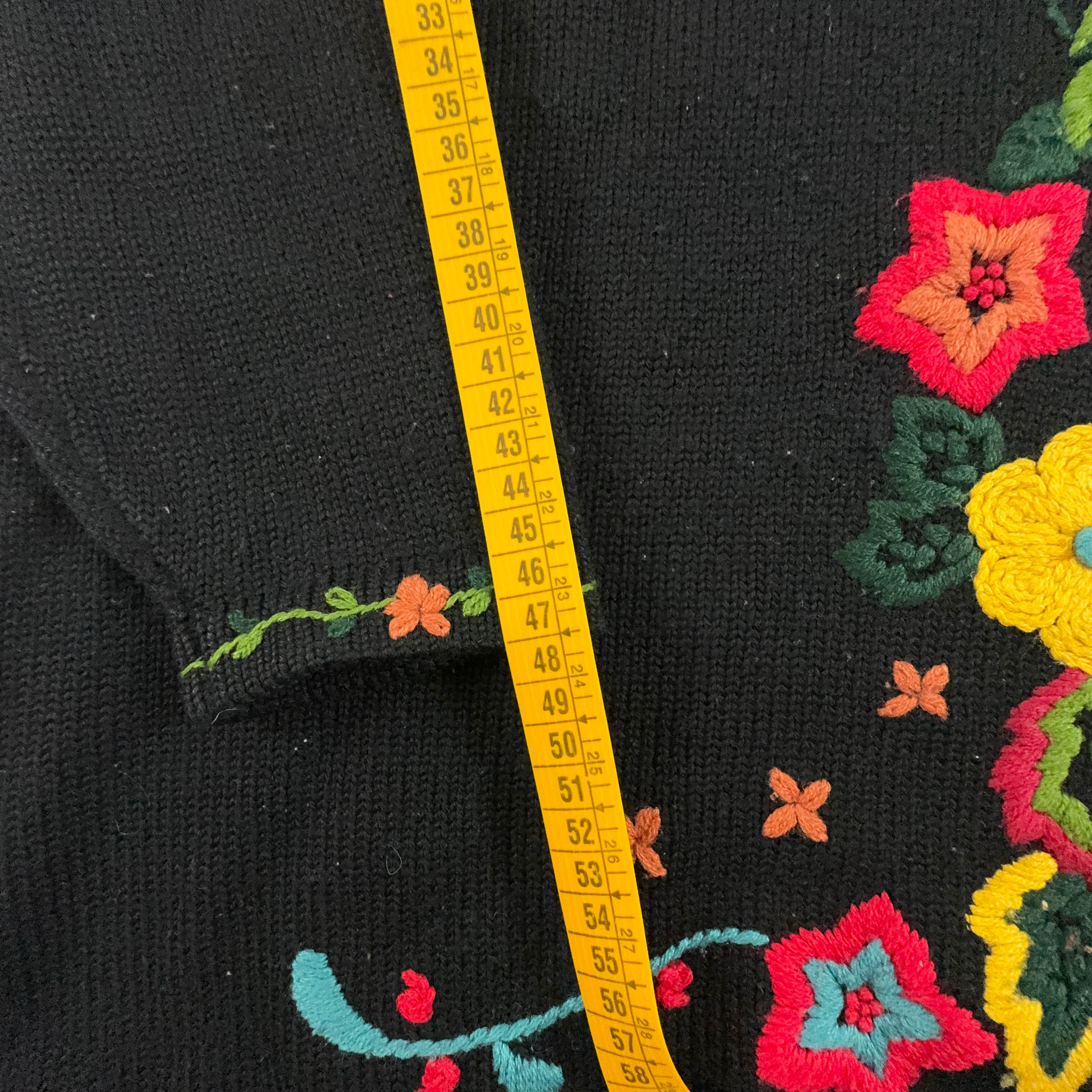 Vintage 50% wool black sweater with floral embroidery and crew neck - Size EU 42 women