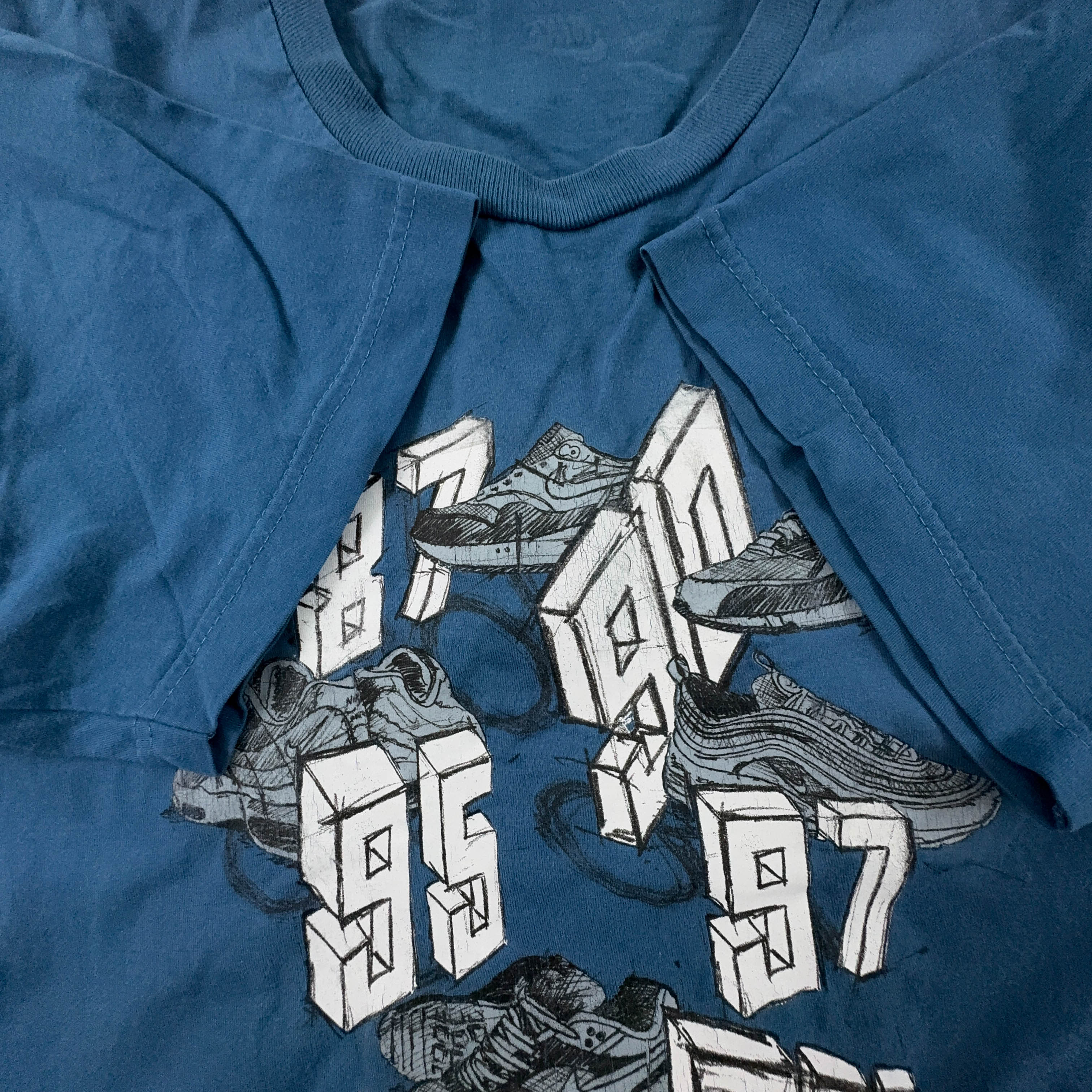 Nike Vintage Blue T-Shirt with 00s Print - Size 170 M Men's