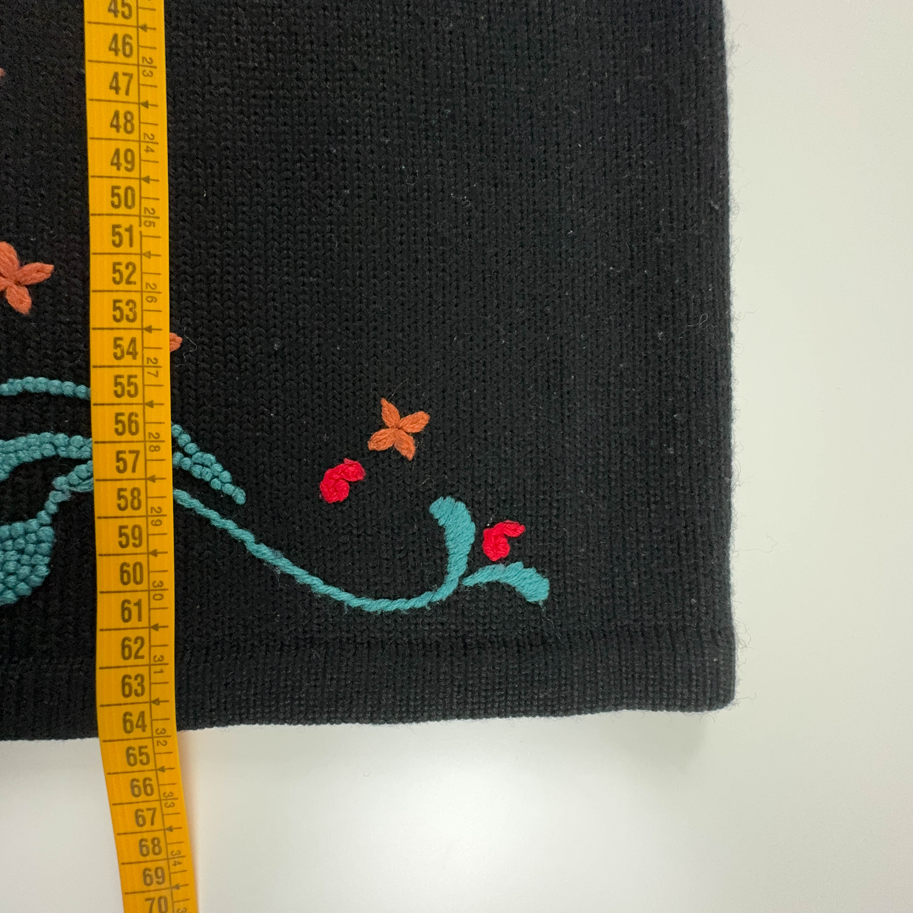 Vintage 50% wool black sweater with floral embroidery and crew neck - Size EU 42 women