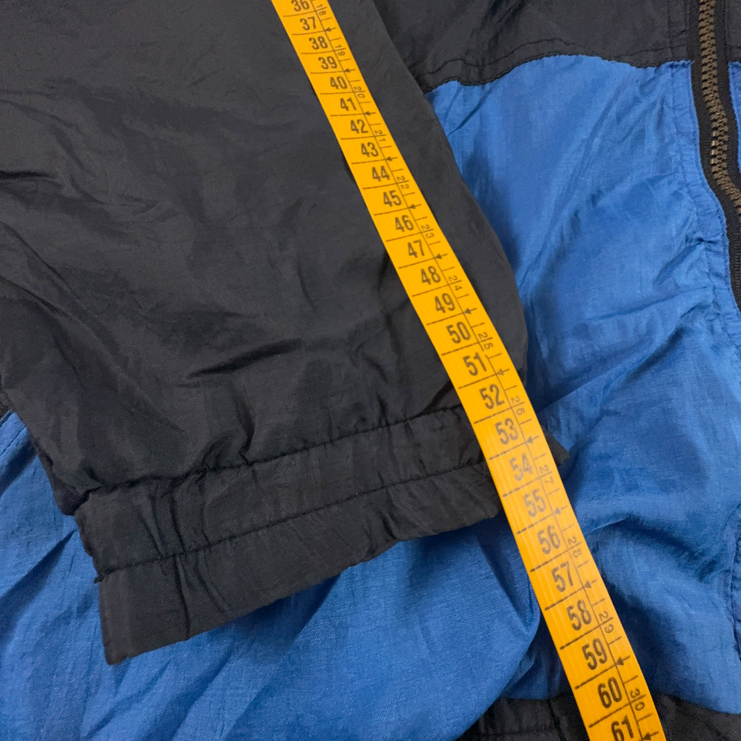 Giacca a vento Vintage blu viola e nera con zip e ricamo anni 80 90 - Taglia S/M uomo