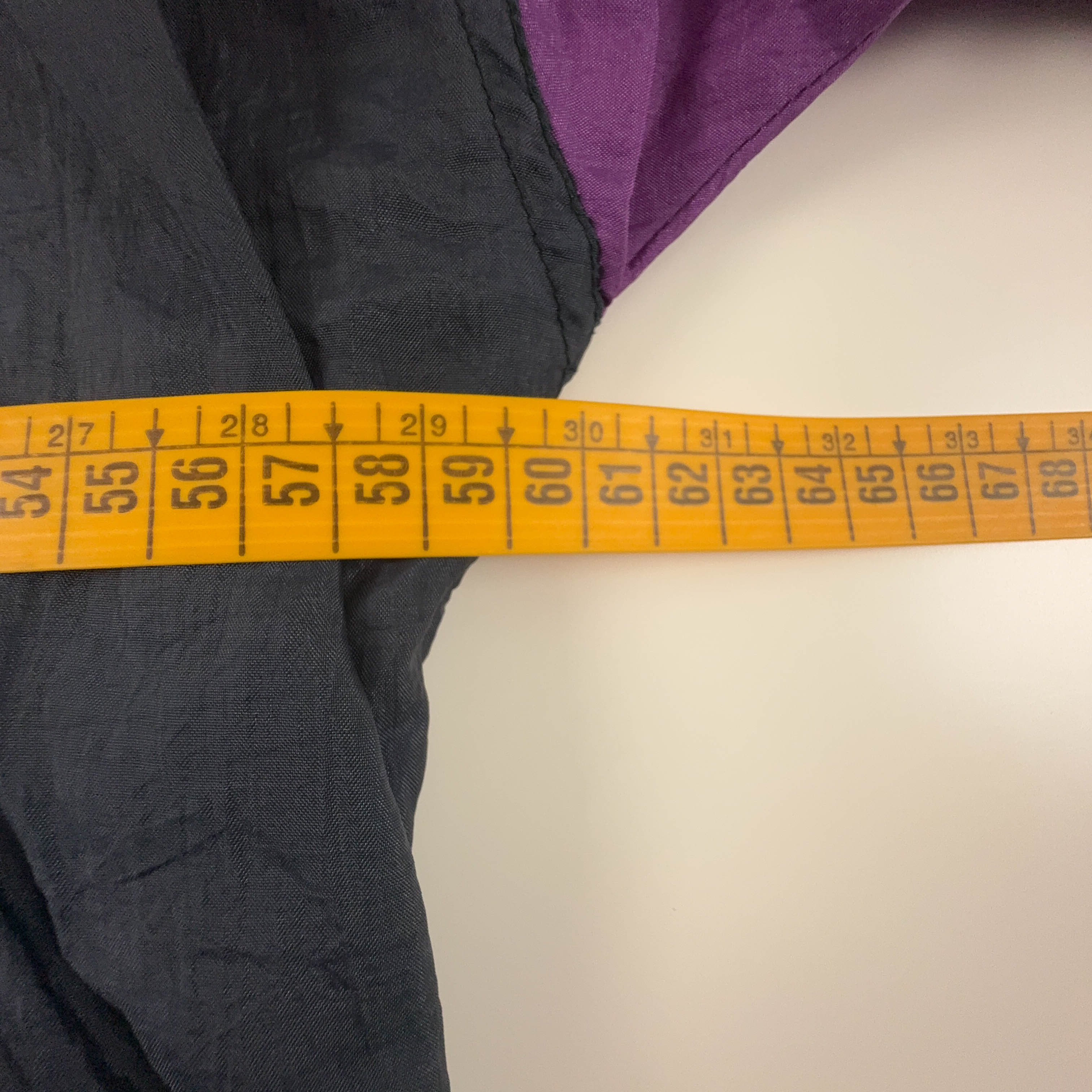 Giacca a vento Vintage blu viola e nera con zip e ricamo anni 80 90 - Taglia S/M uomo