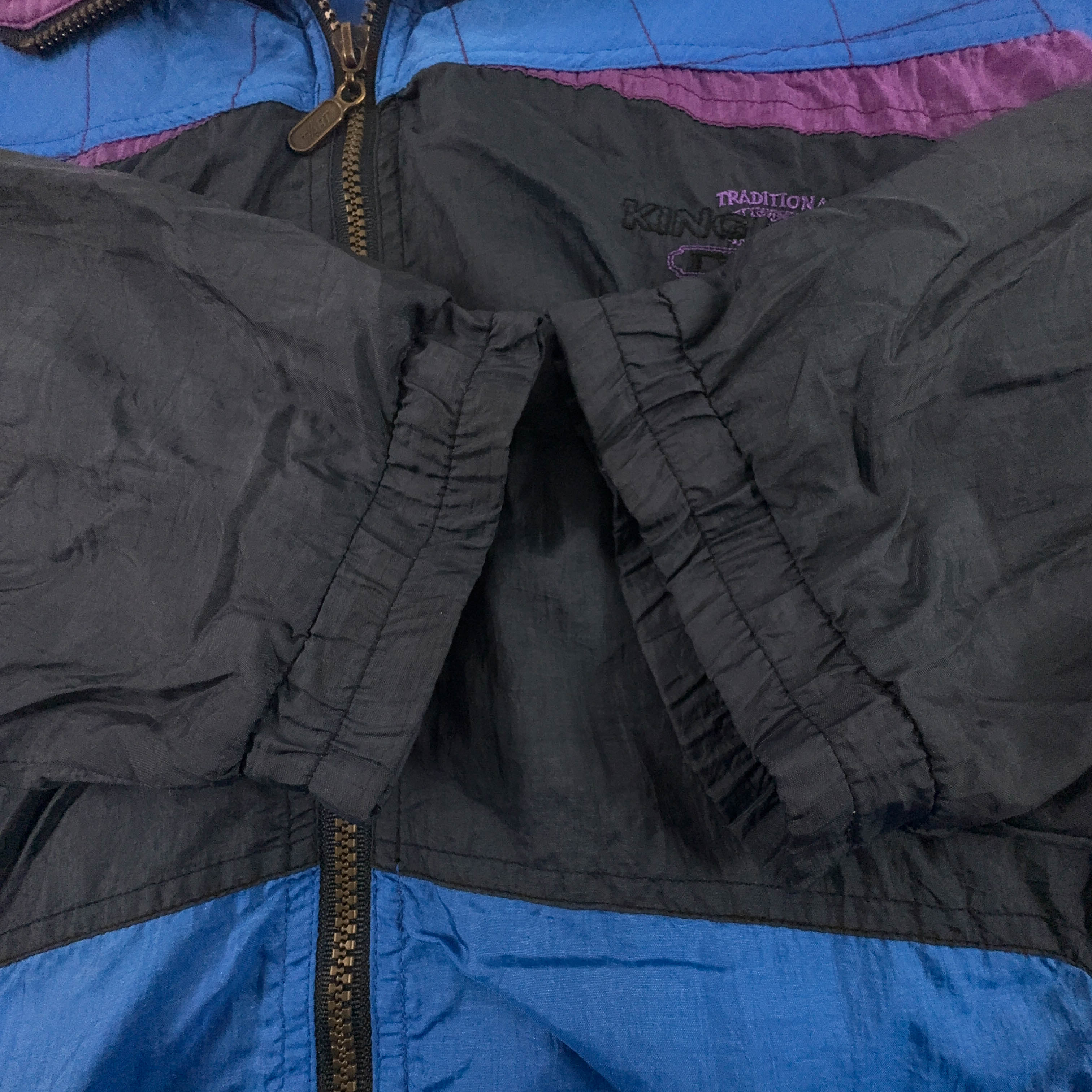 Giacca a vento Vintage blu viola e nera con zip e ricamo anni 80 90 - Taglia S/M uomo