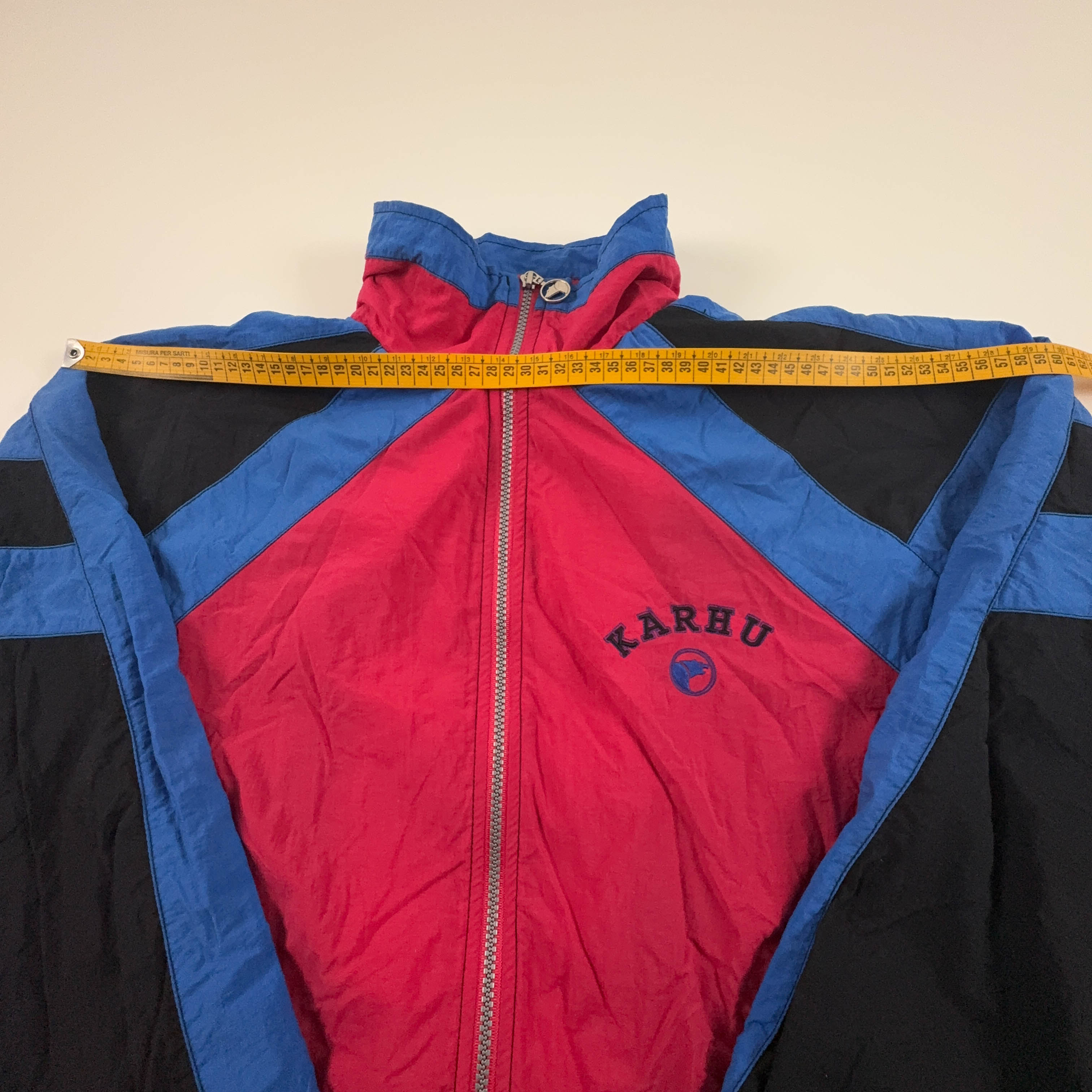 Giacca a vento Karhu Vintage rossa nera e blu con ricamo e zip anni 80 90 - Taglia M uomo