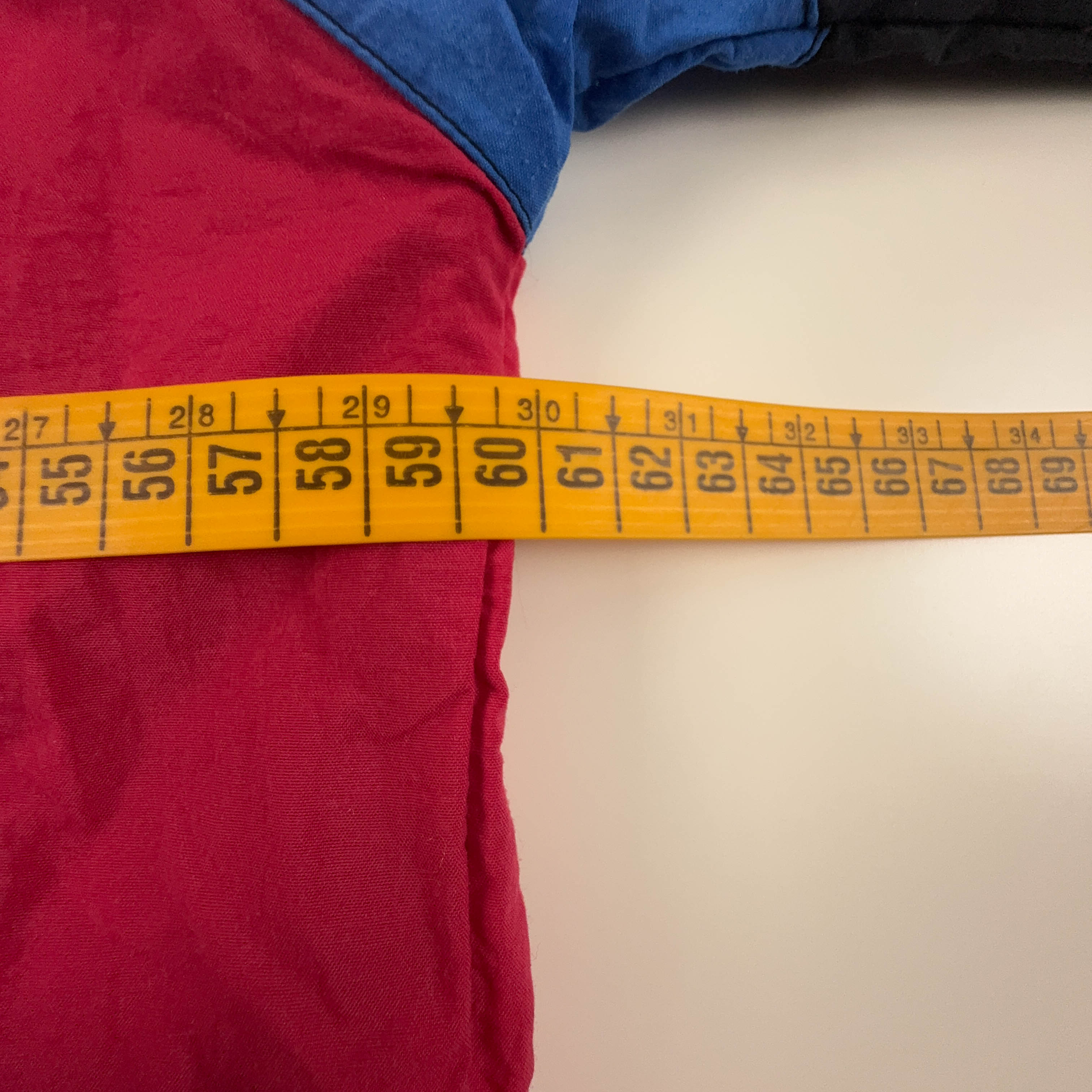 Giacca a vento Karhu Vintage rossa nera e blu con ricamo e zip anni 80 90 - Taglia M uomo