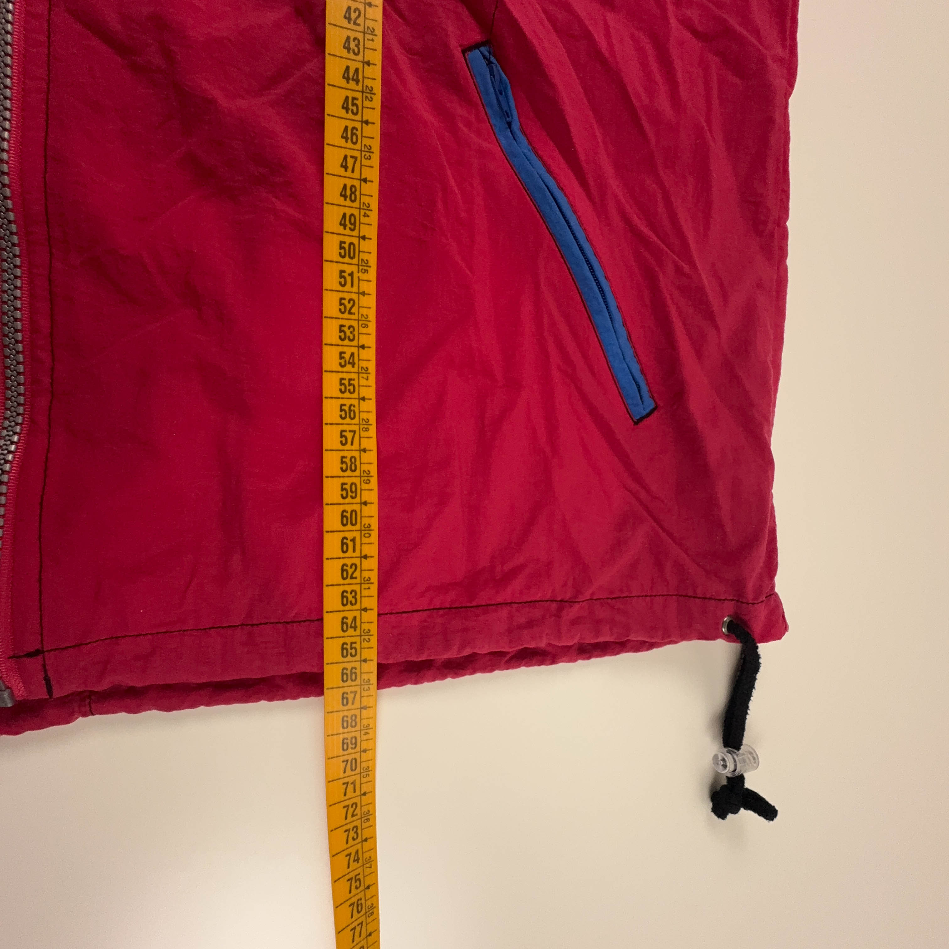 Giacca a vento Karhu Vintage rossa nera e blu con ricamo e zip anni 80 90 - Taglia M uomo