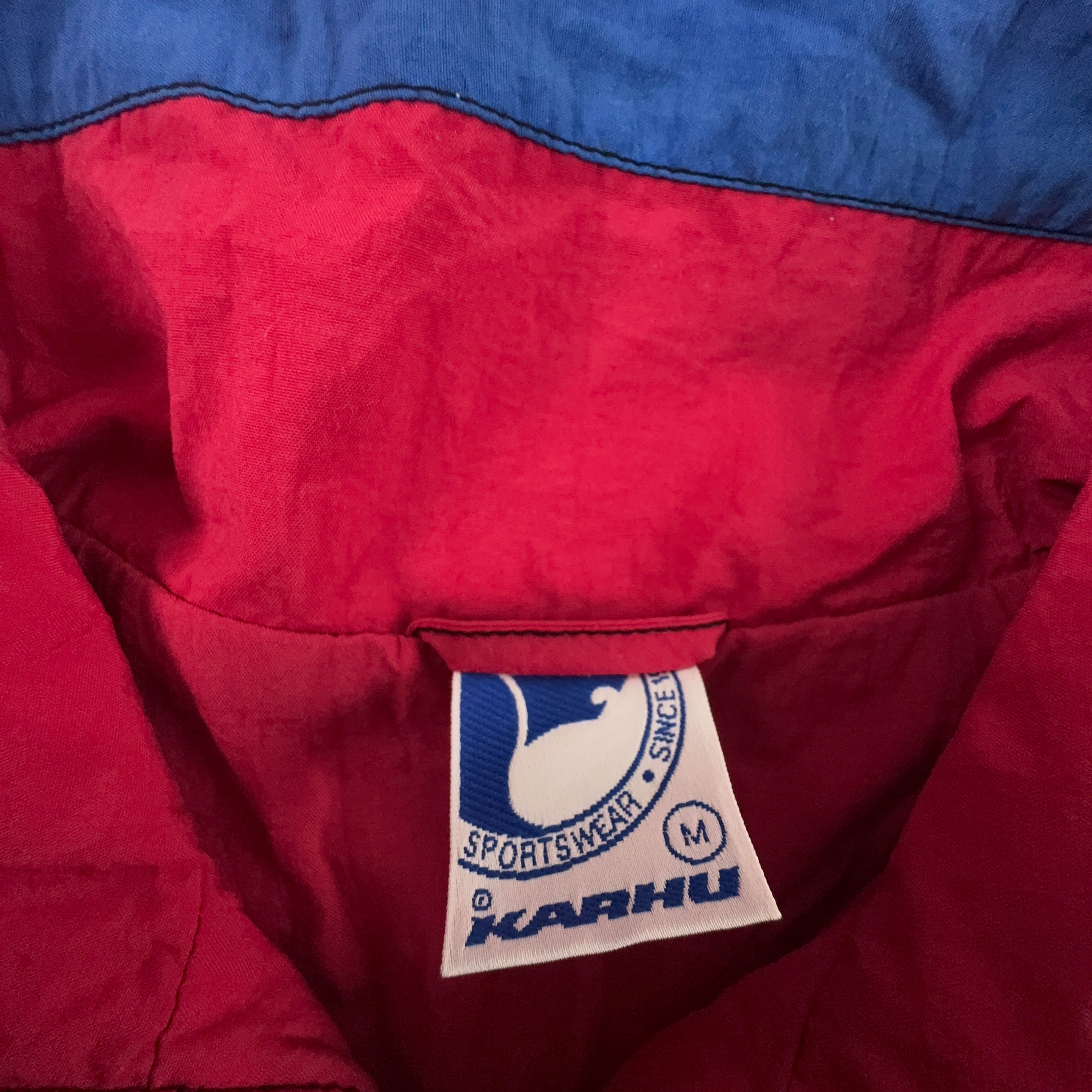 Giacca a vento Karhu Vintage rossa nera e blu con ricamo e zip anni 80 90 - Taglia M uomo