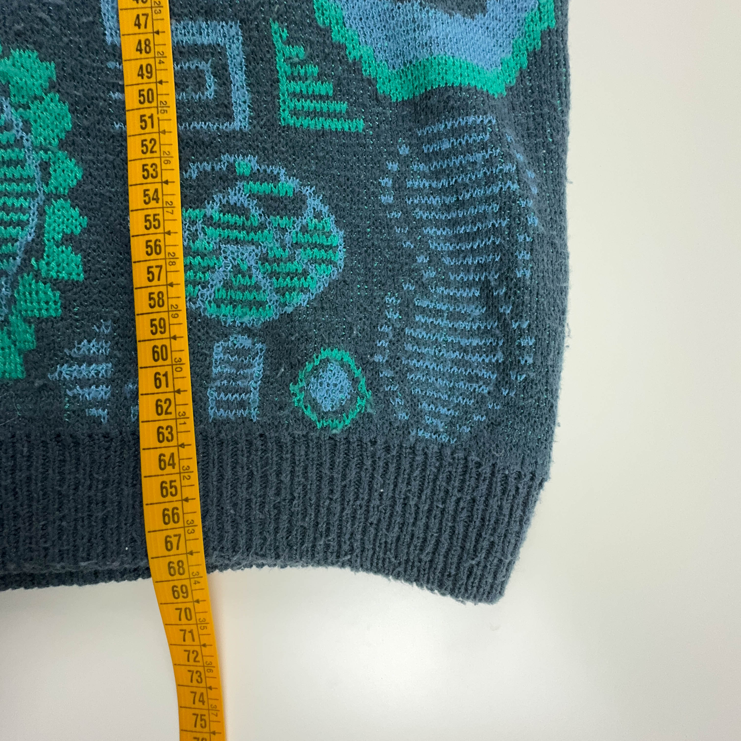 Vintage 30% cotton blue and green geometric pattern crew neck sweater - Size L men