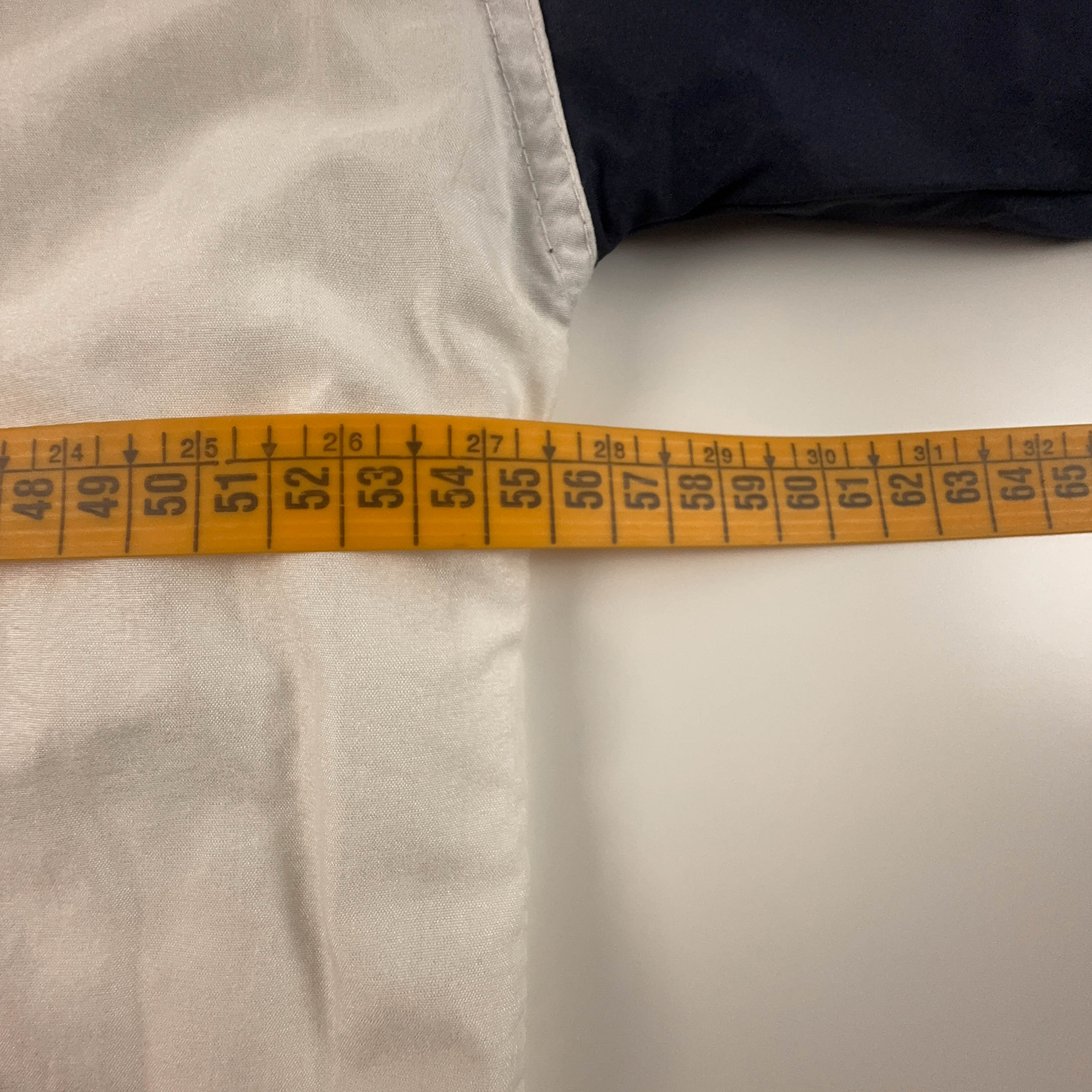 Giacca a vento Vintage bianca e blu a fantasia con zip anni 80 90 - Taglia S uomo
