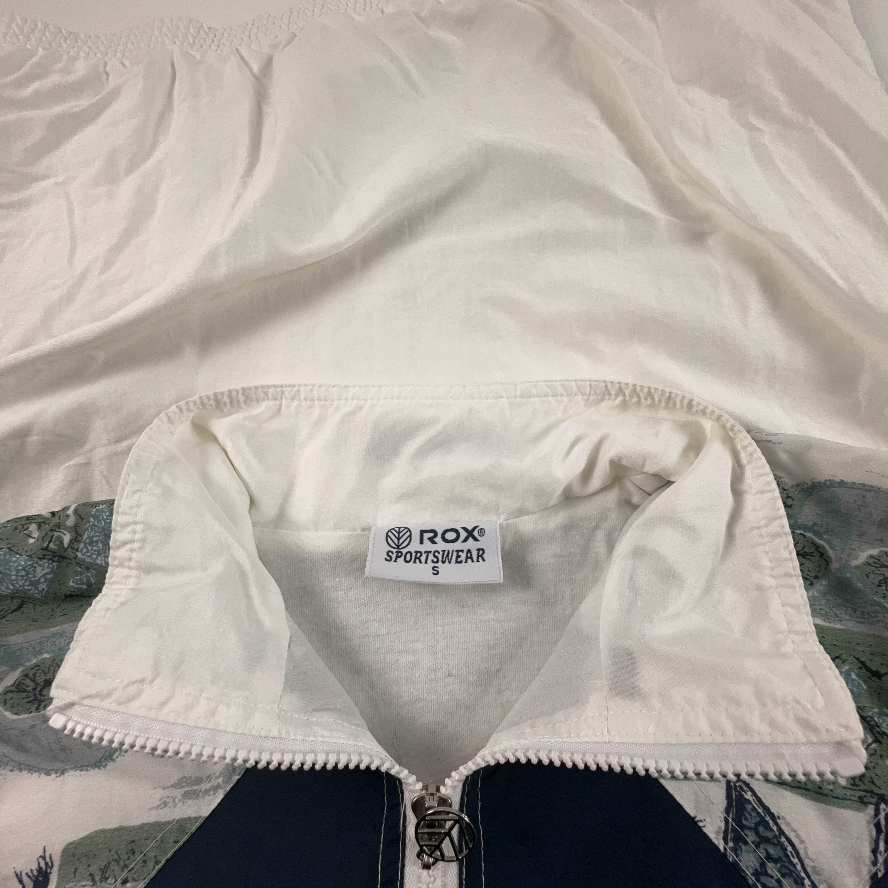 Giacca a vento Vintage bianca e blu a fantasia con zip anni 80 90 - Taglia S uomo