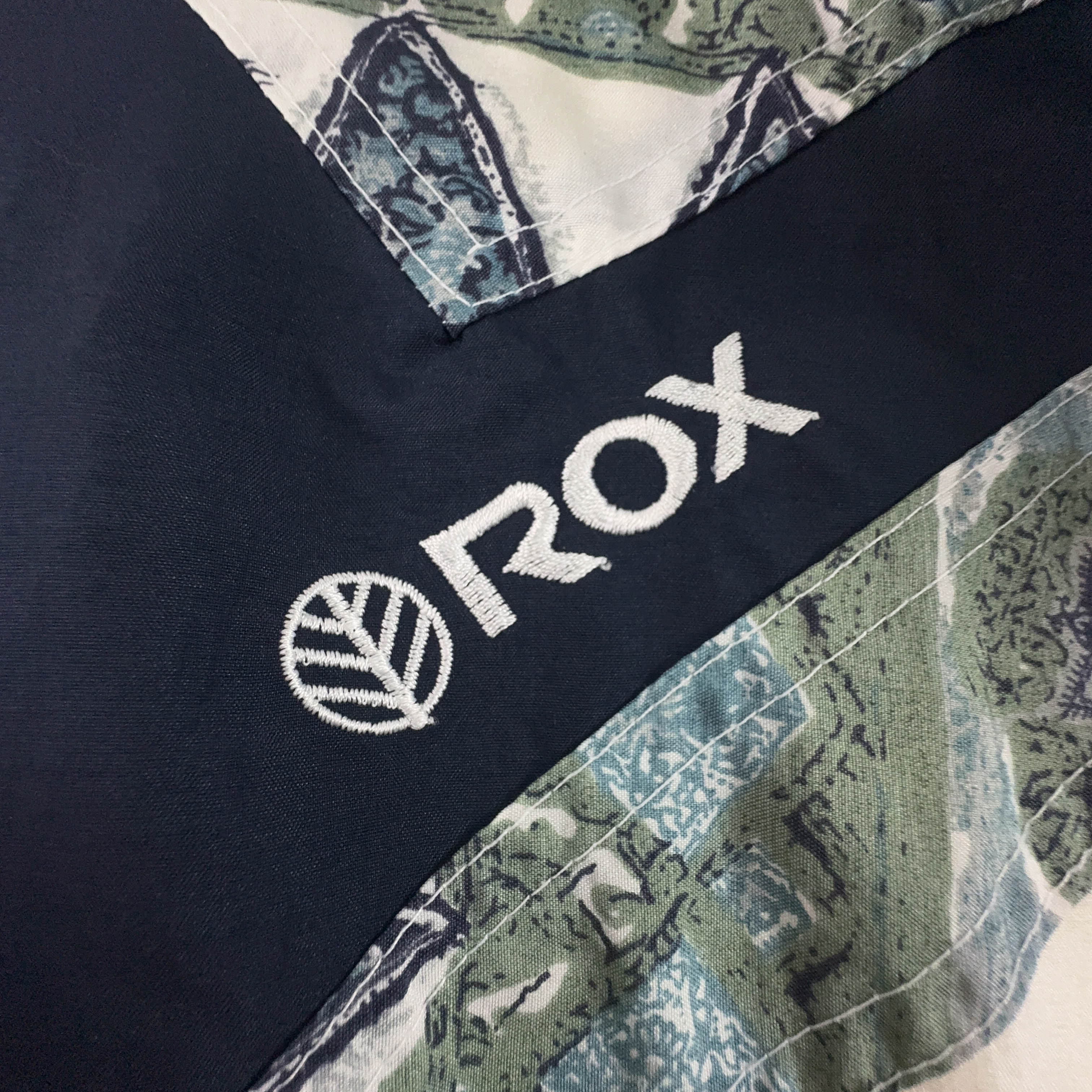 Giacca a vento Vintage bianca e blu a fantasia con zip anni 80 90 - Taglia S uomo
