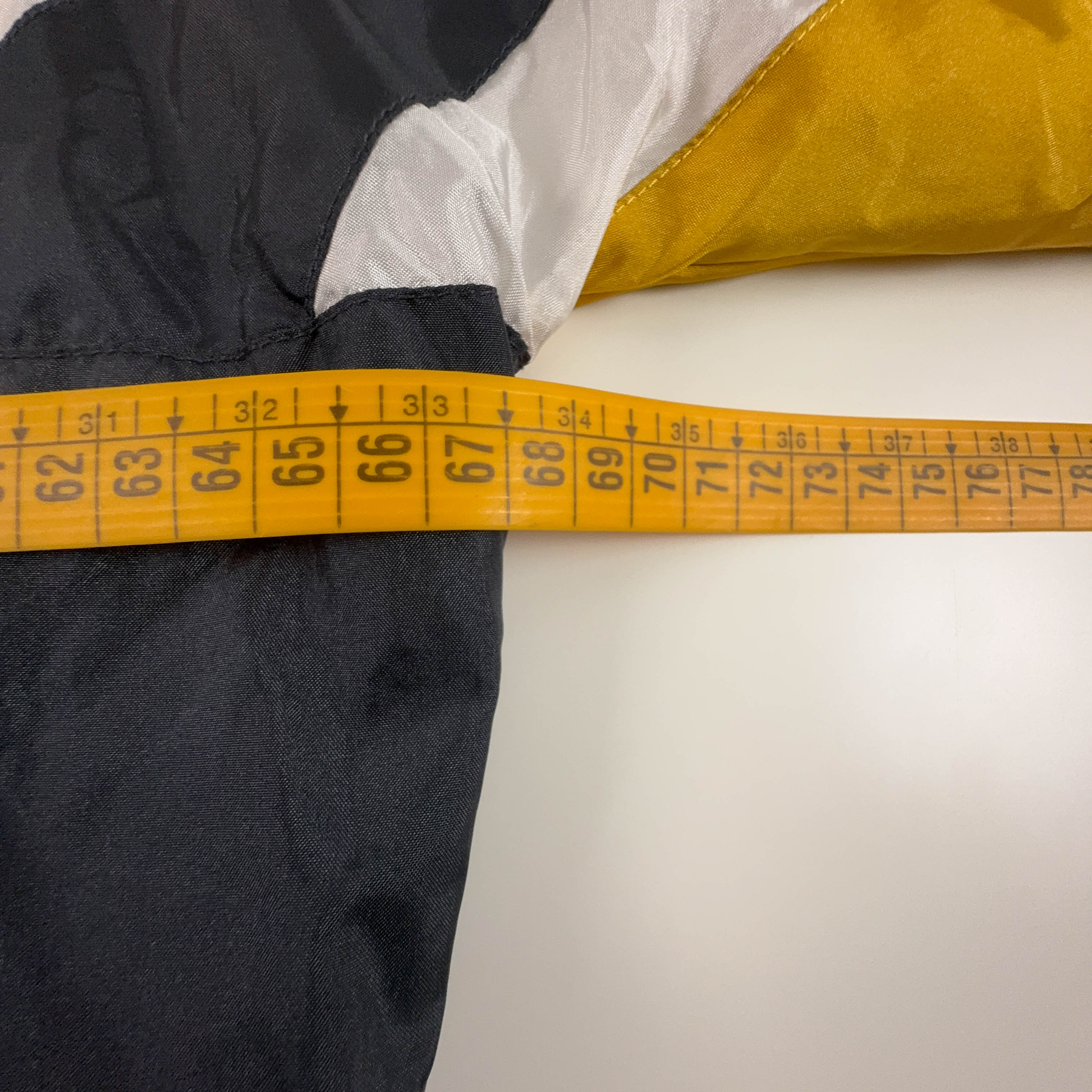 Giacca a vento Vintage gialla e nera geometrica con zip anni 80 90 - Taglia XL/XXL uomo