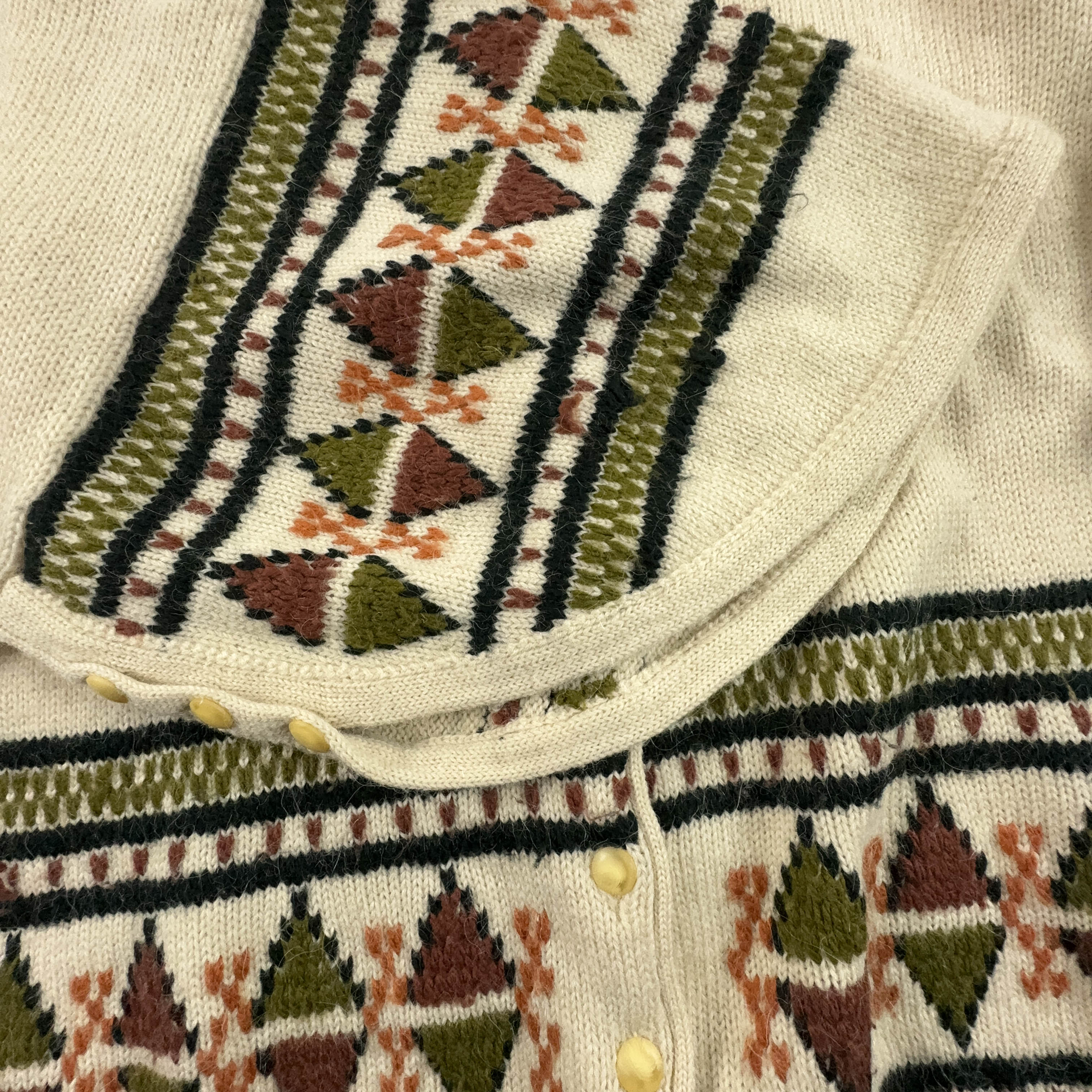 Vintage 100% wool beige patterned sweater with wide sleeves and buttons - Size XXL women