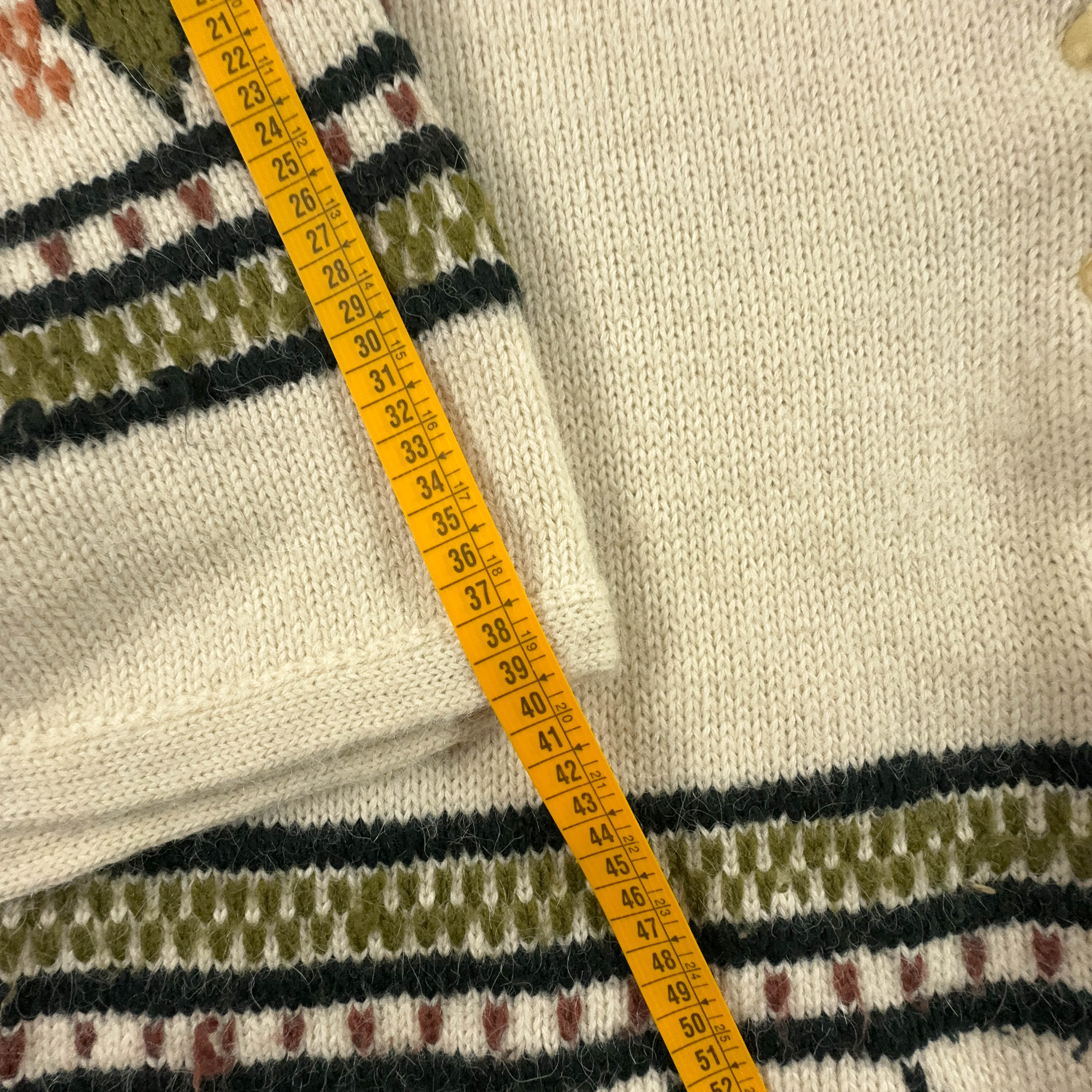 Vintage 100% wool beige patterned sweater with wide sleeves and buttons - Size XXL women