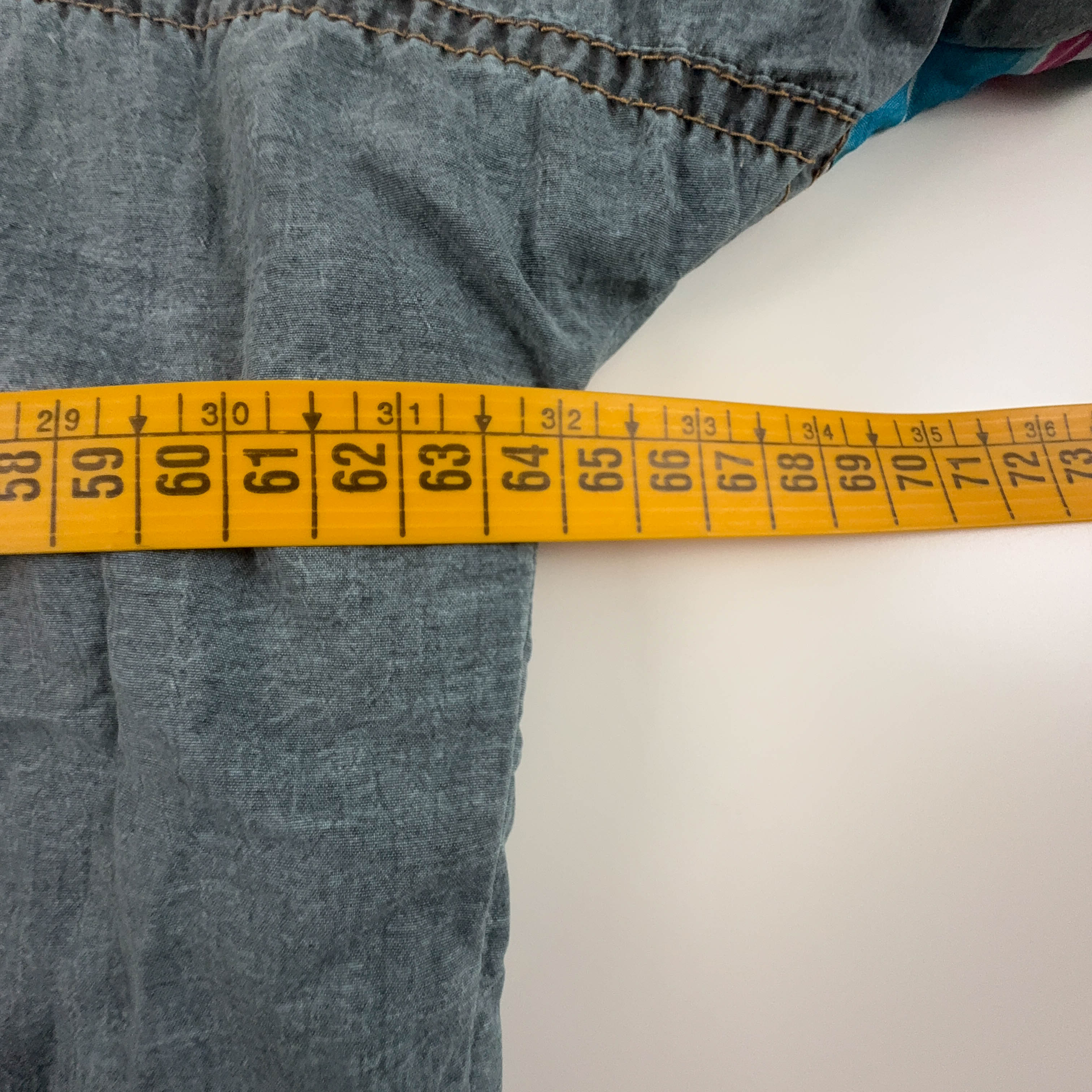 Giacca a vento Vintage grigia a fantasia multicolore anni 80 90 - Taglia S/M uomo