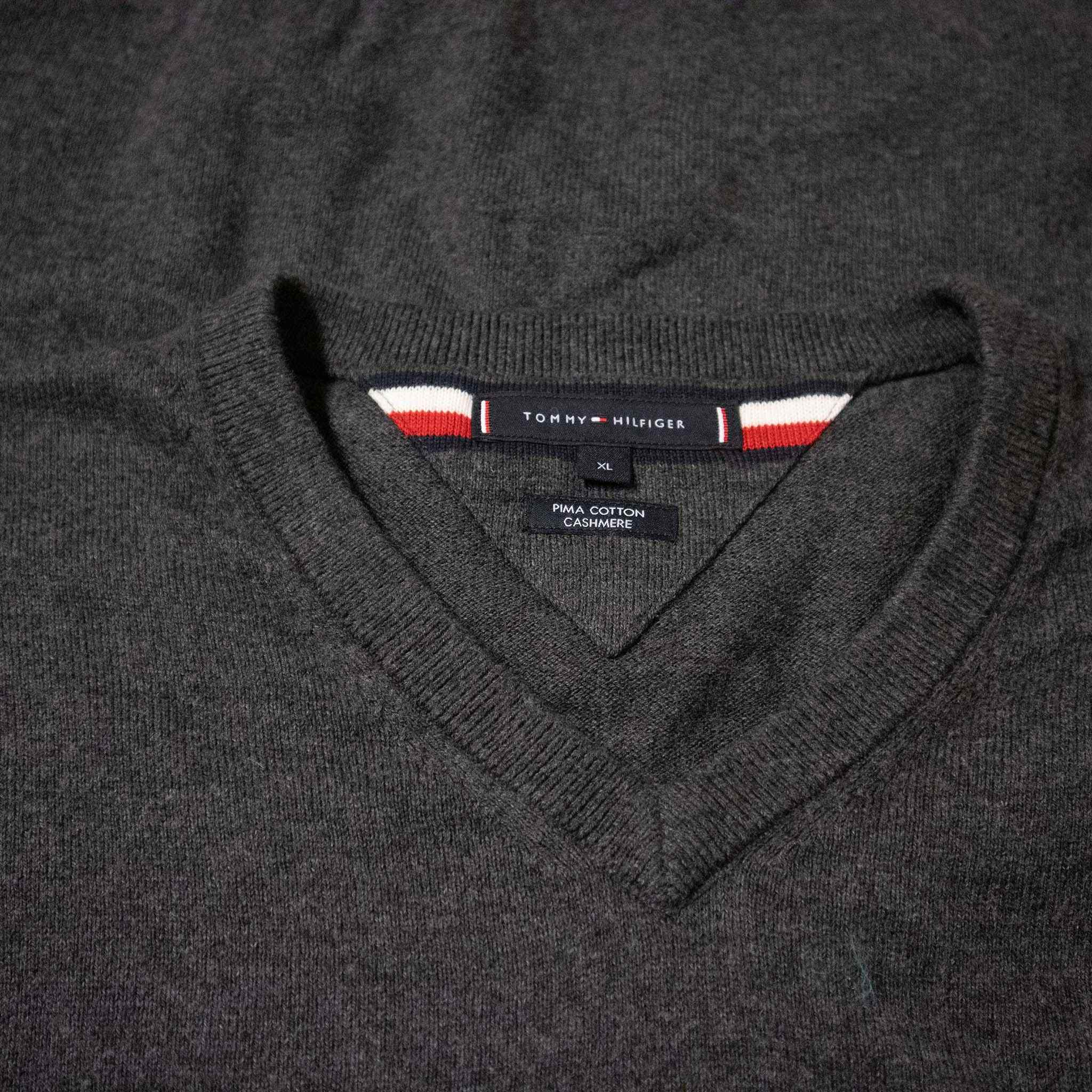 Tommy Hilfiger lightweight sweater - Size XL