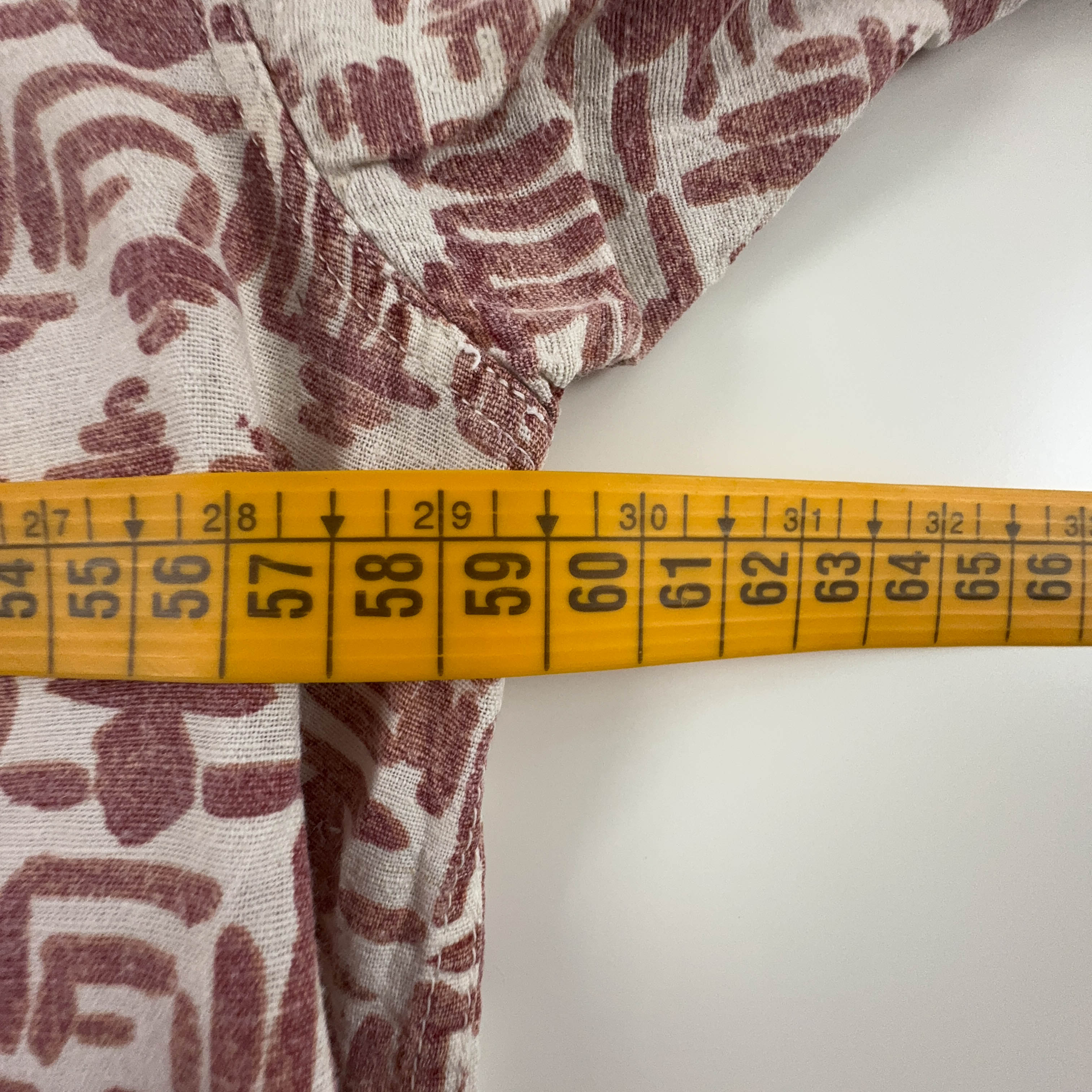 Cream and red abstract patterned vintage shirt - Men's size M/L