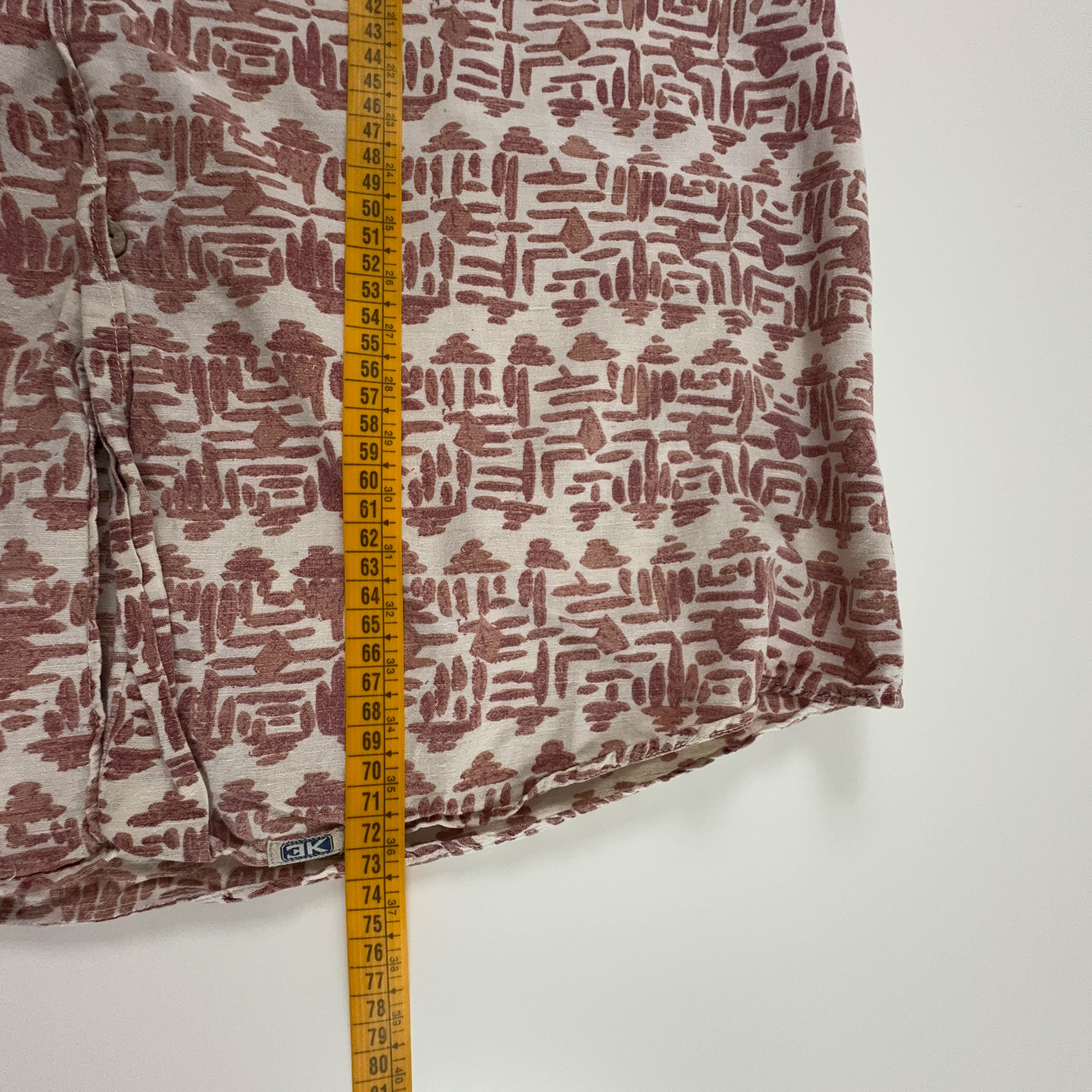 Cream and red abstract patterned vintage shirt - Men's size M/L