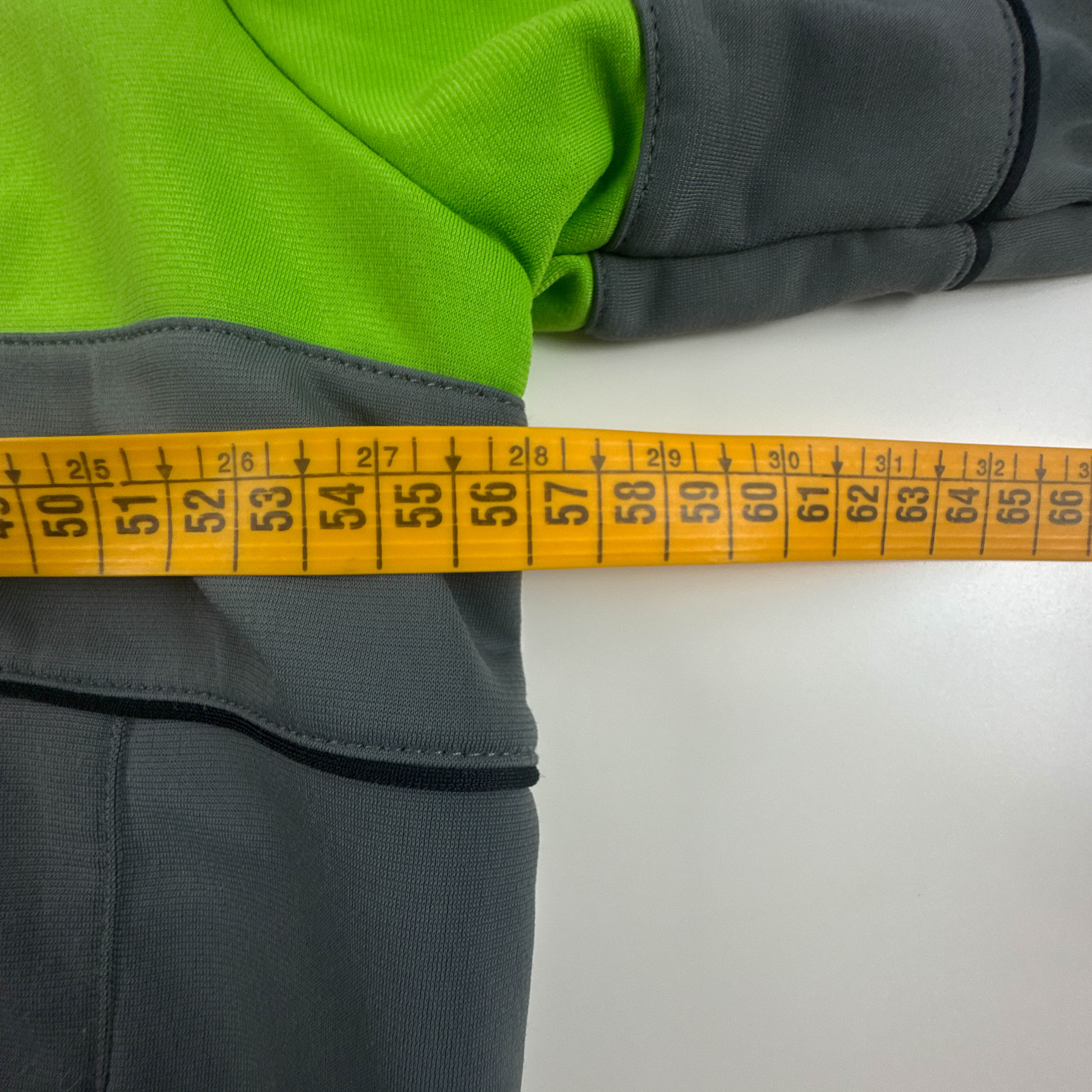 Felpa Nike Vintage grigia e verde con logo ricamato e zip anni 00 - Taglia L uomo