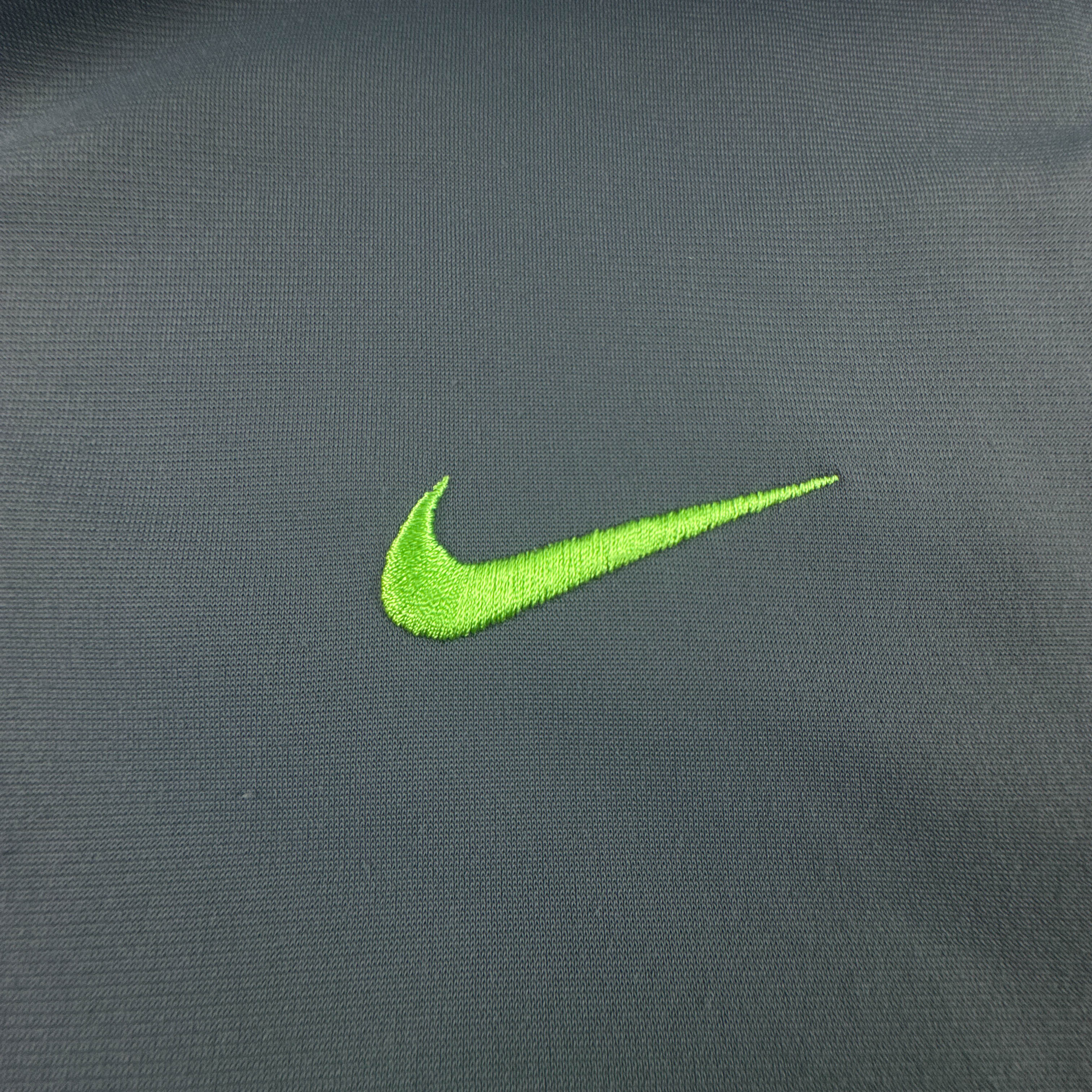 Felpa Nike Vintage grigia e verde con logo ricamato e zip anni 00 - Taglia L uomo