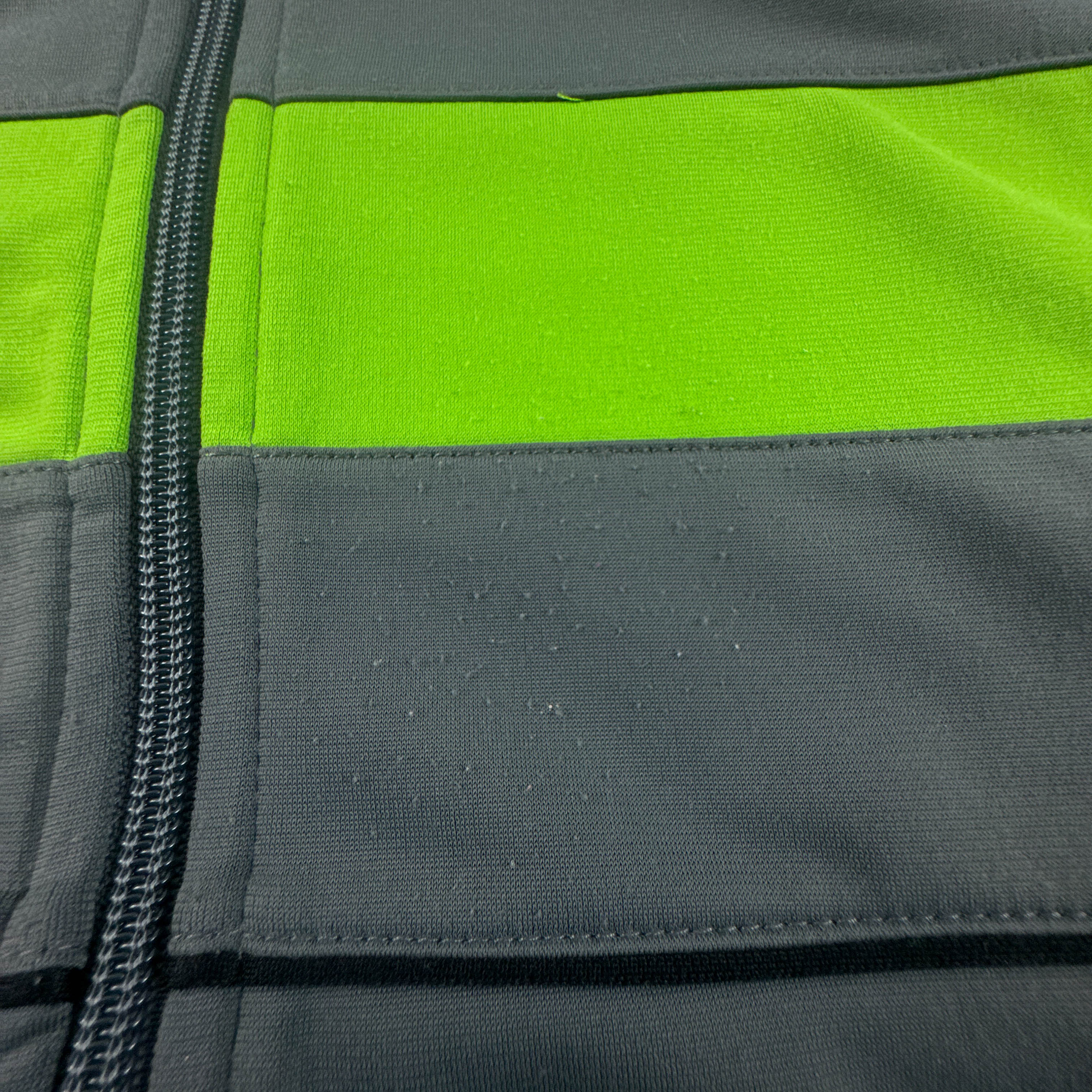 Felpa Nike Vintage grigia e verde con logo ricamato e zip anni 00 - Taglia L uomo