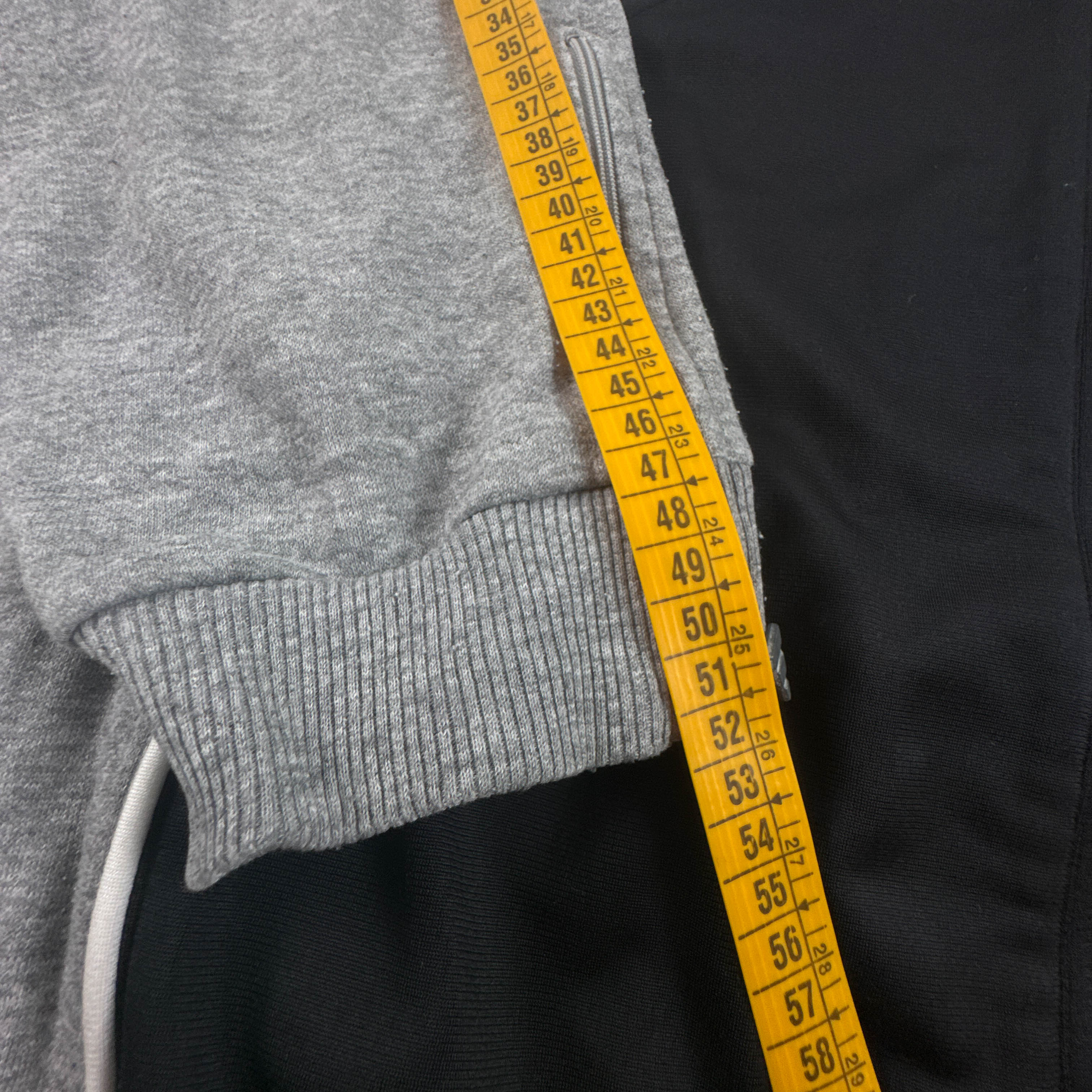Felpa Adidas Vintage nera grigia e blu con zip e ricamo anni 80 90 - Taglia L uomo