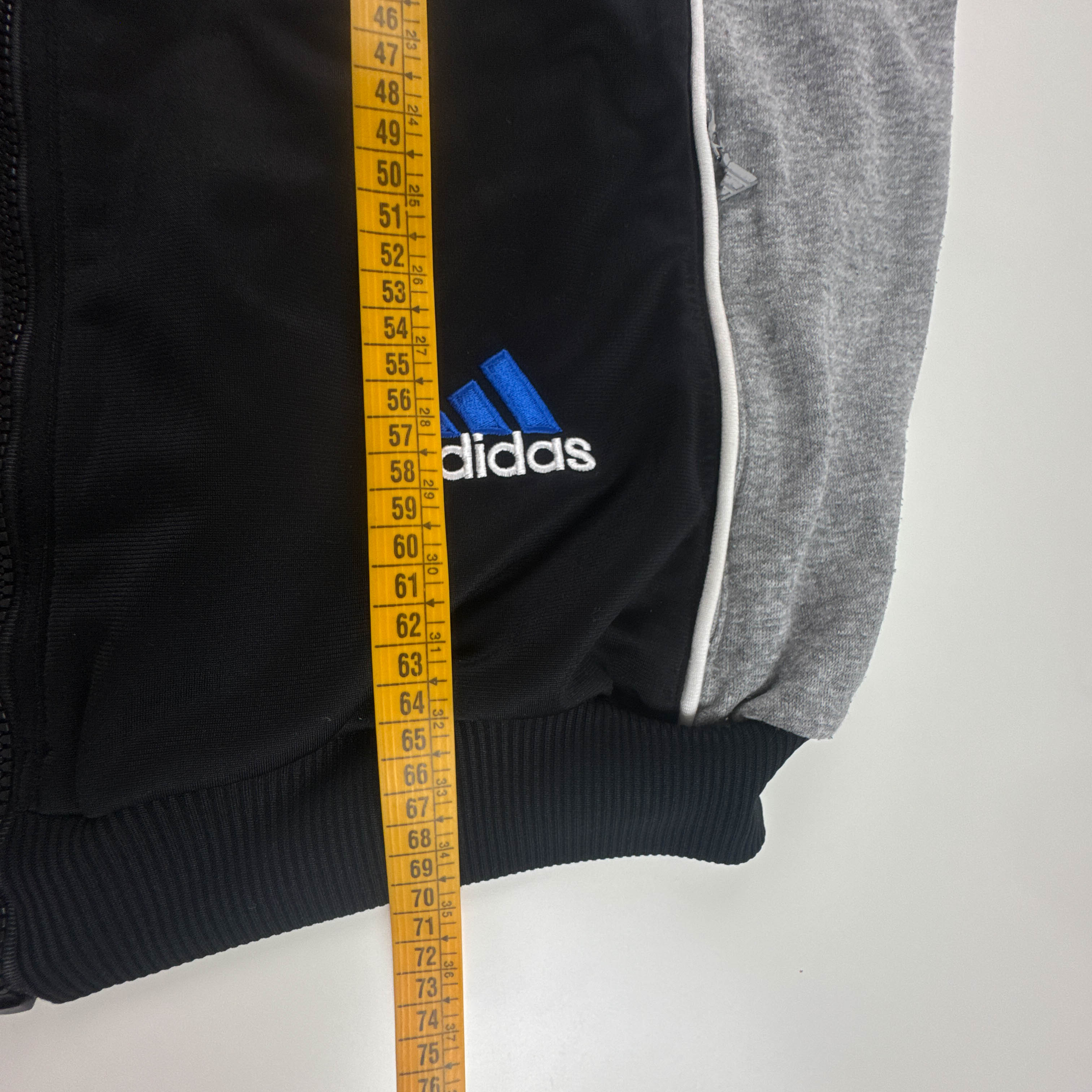 Felpa Adidas Vintage nera grigia e blu con zip e ricamo anni 80 90 - Taglia L uomo