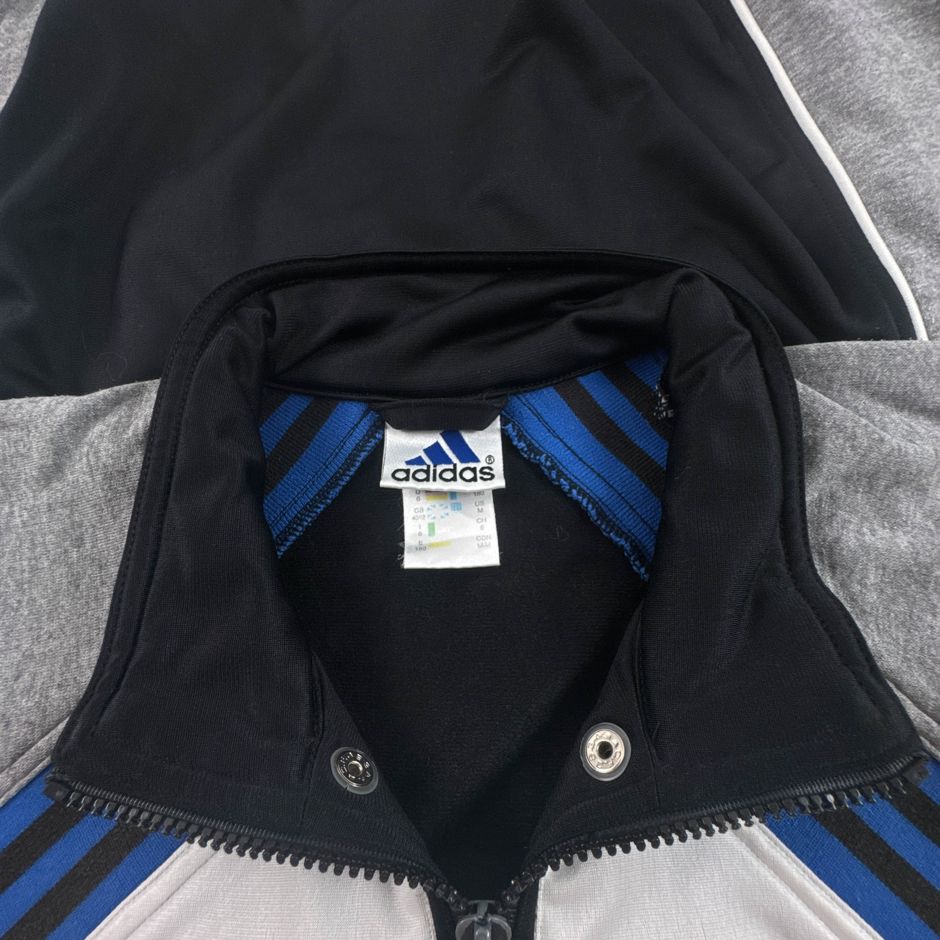 Felpa Adidas Vintage nera grigia e blu con zip e ricamo anni 80 90 - Taglia L uomo