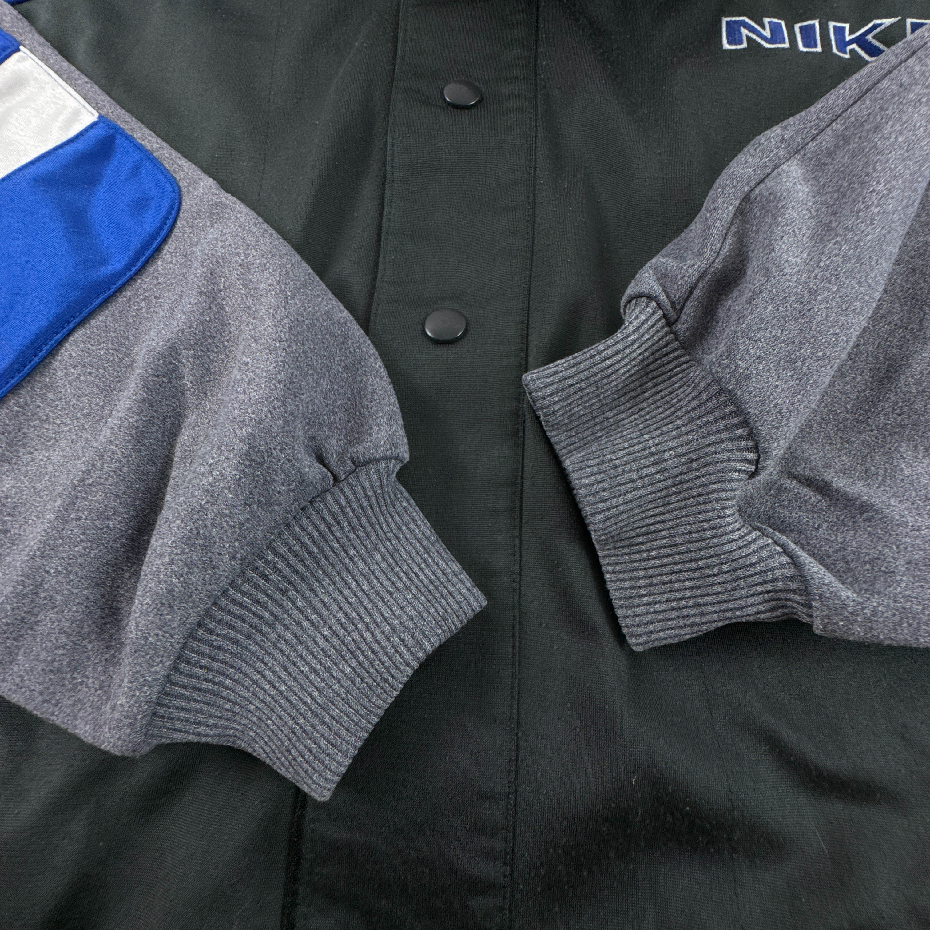 Felpa Nike Vintage grigia nera e blu con zip e bottoni anni 90 - Taglia 50/52 uomo
