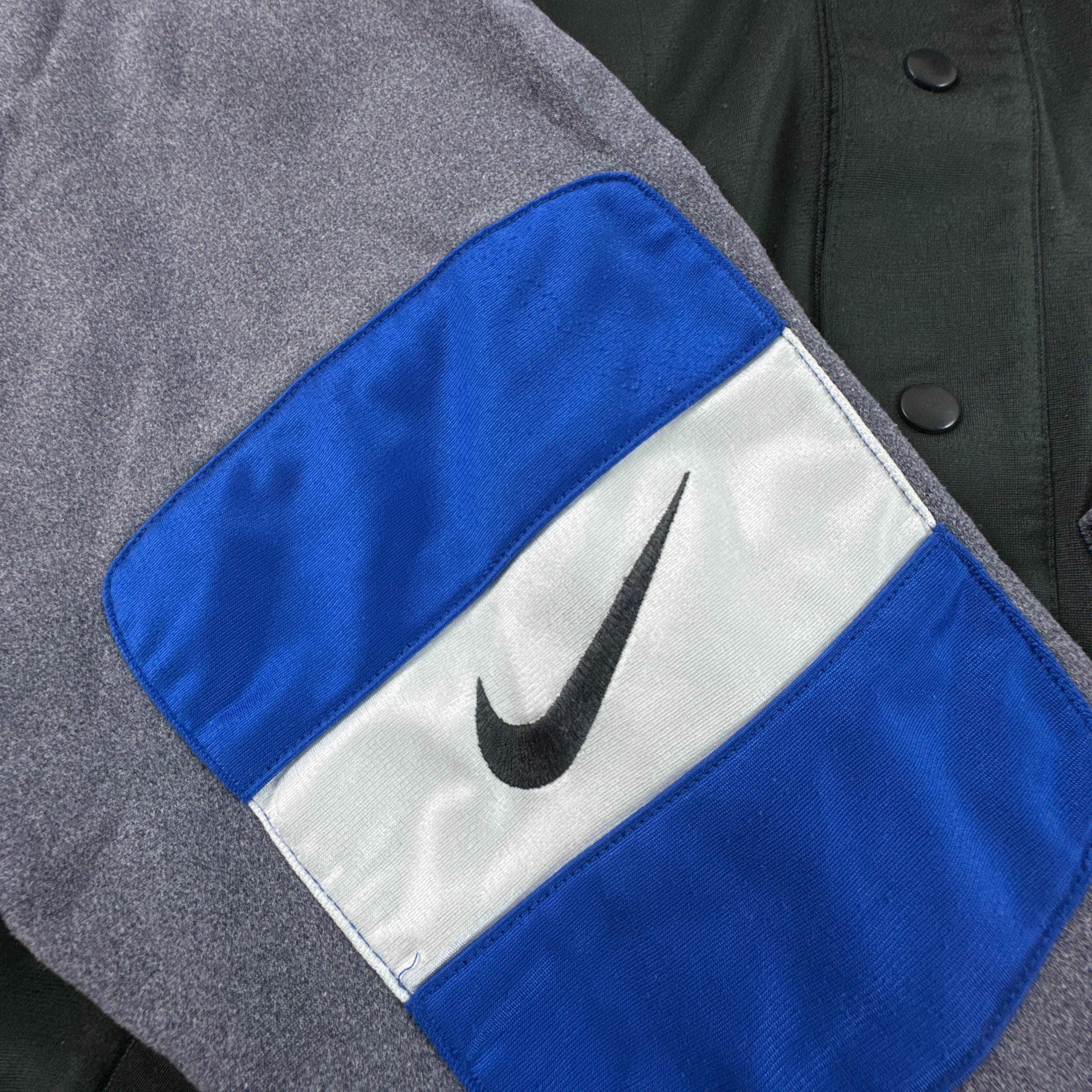 Felpa Nike Vintage grigia nera e blu con zip e bottoni anni 90 - Taglia 50/52 uomo