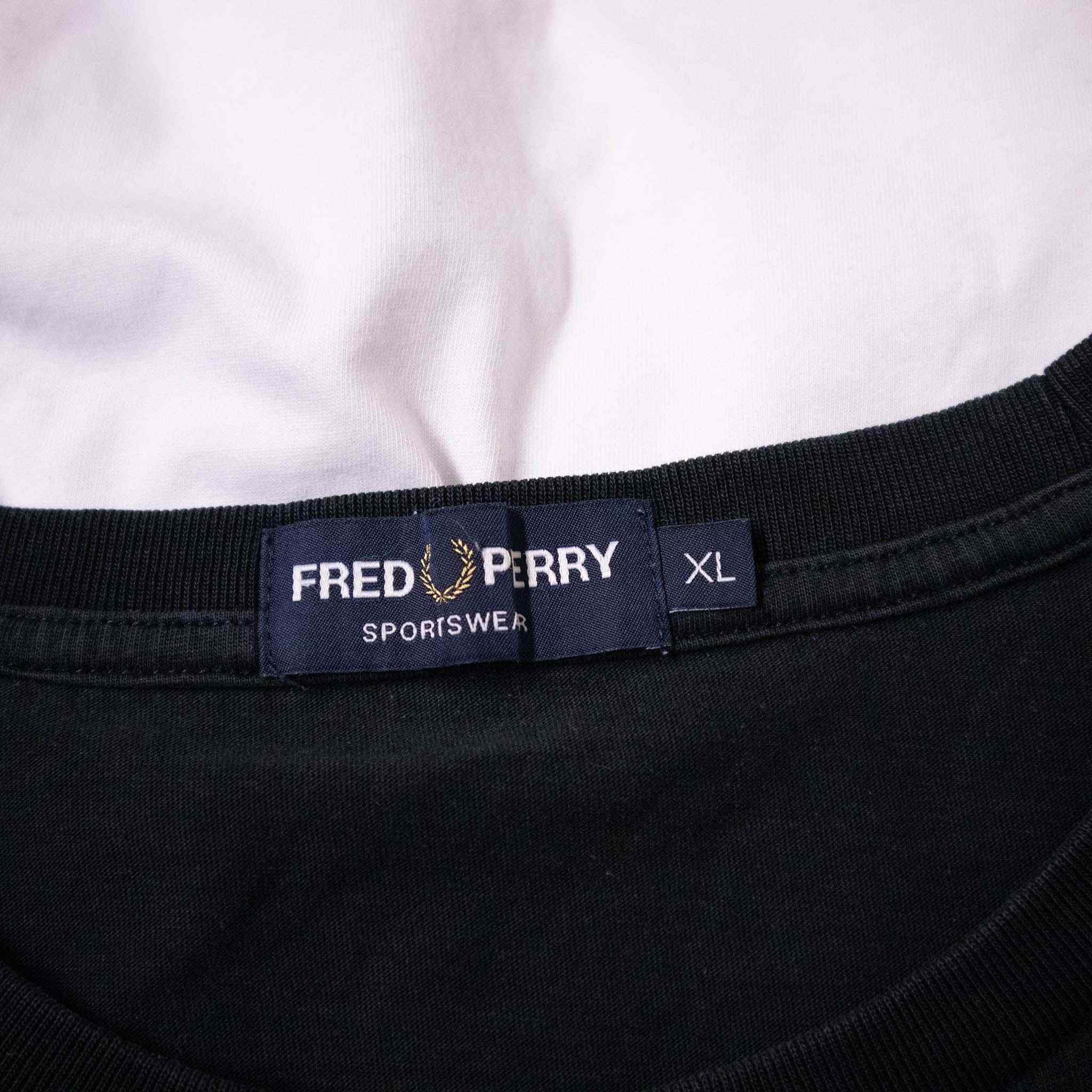 Fred Perry T shirt - Size XL