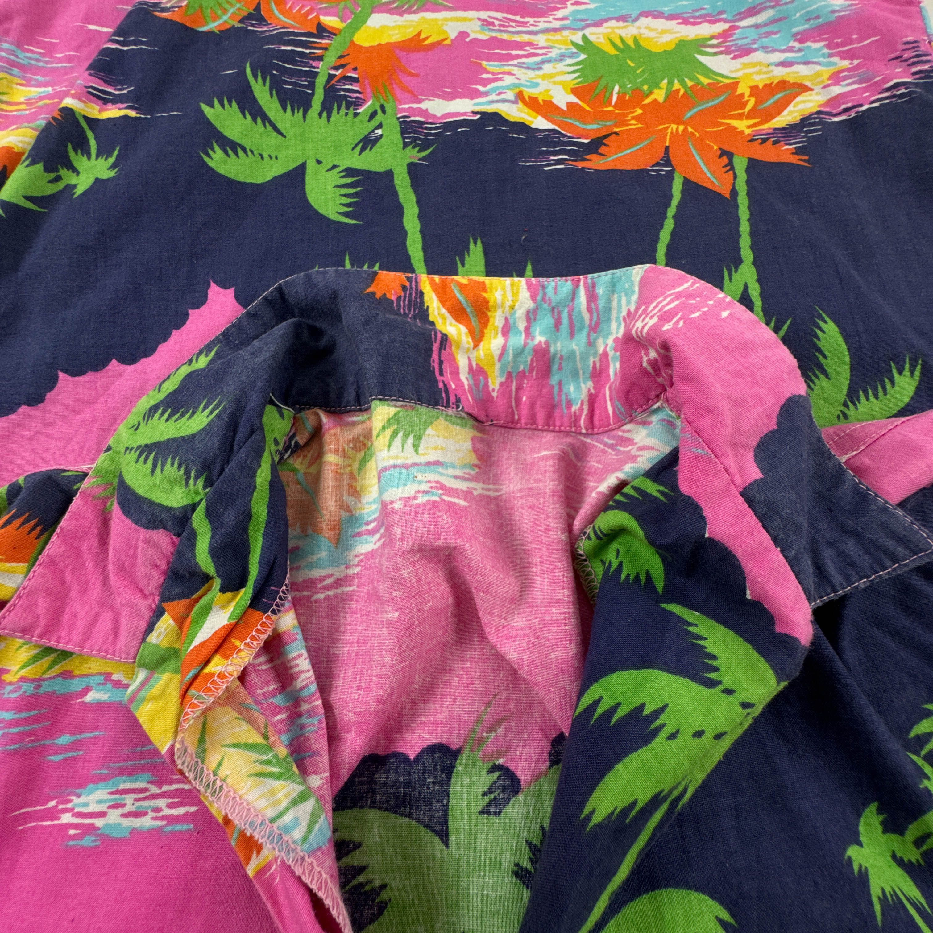 Camicia Vintage rosa e blu con fantasia hawaii multicolore anni 80 90 - Taglia S uomo