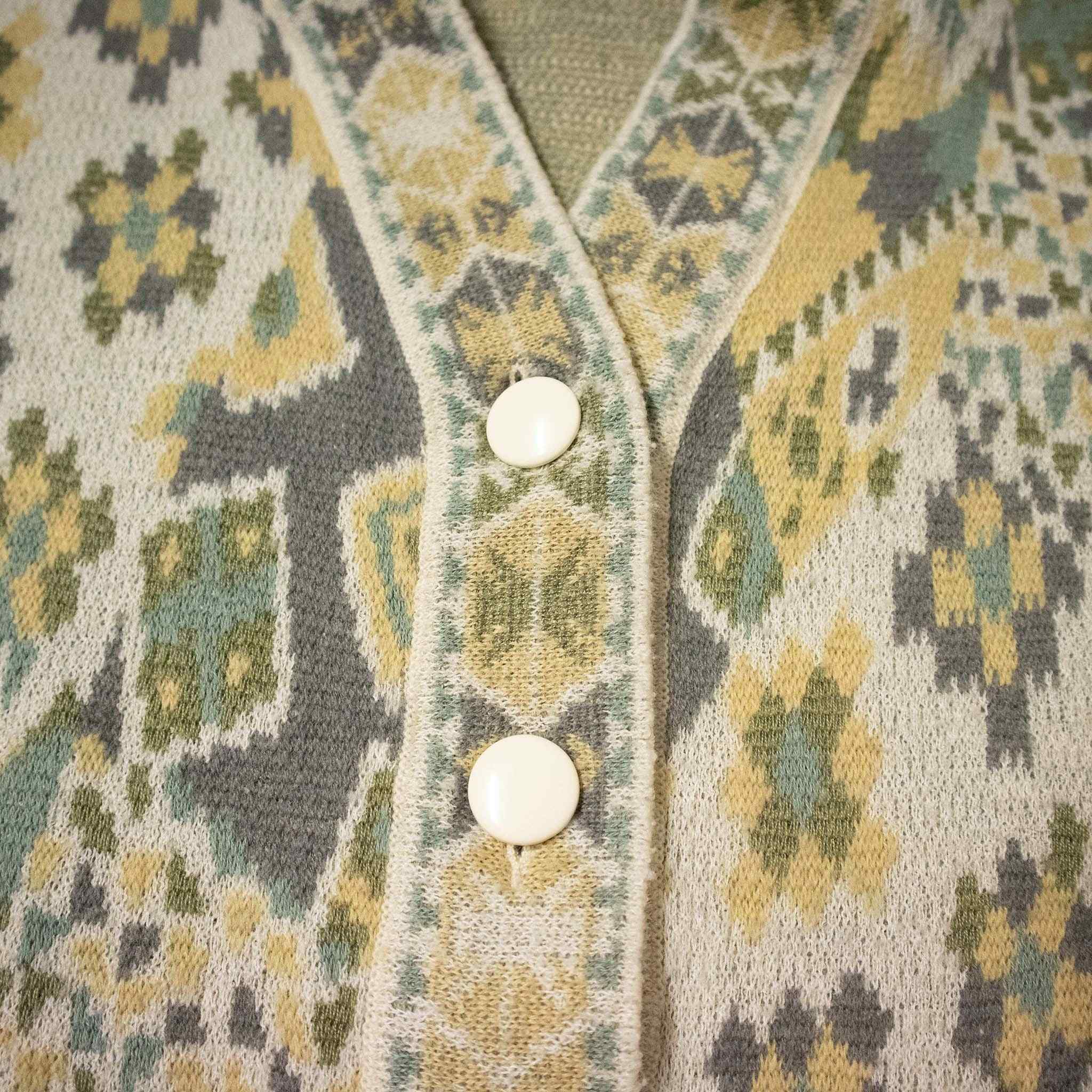 Vintage 100% wool cardigan - Size L