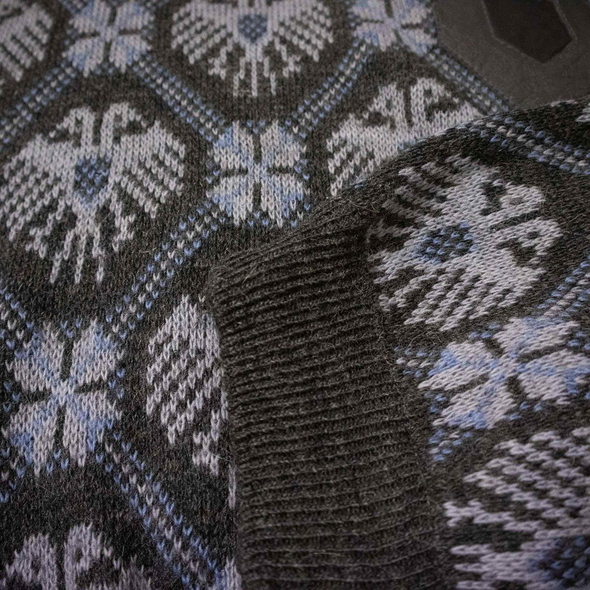 Vintage sweater 50% wool - Size L