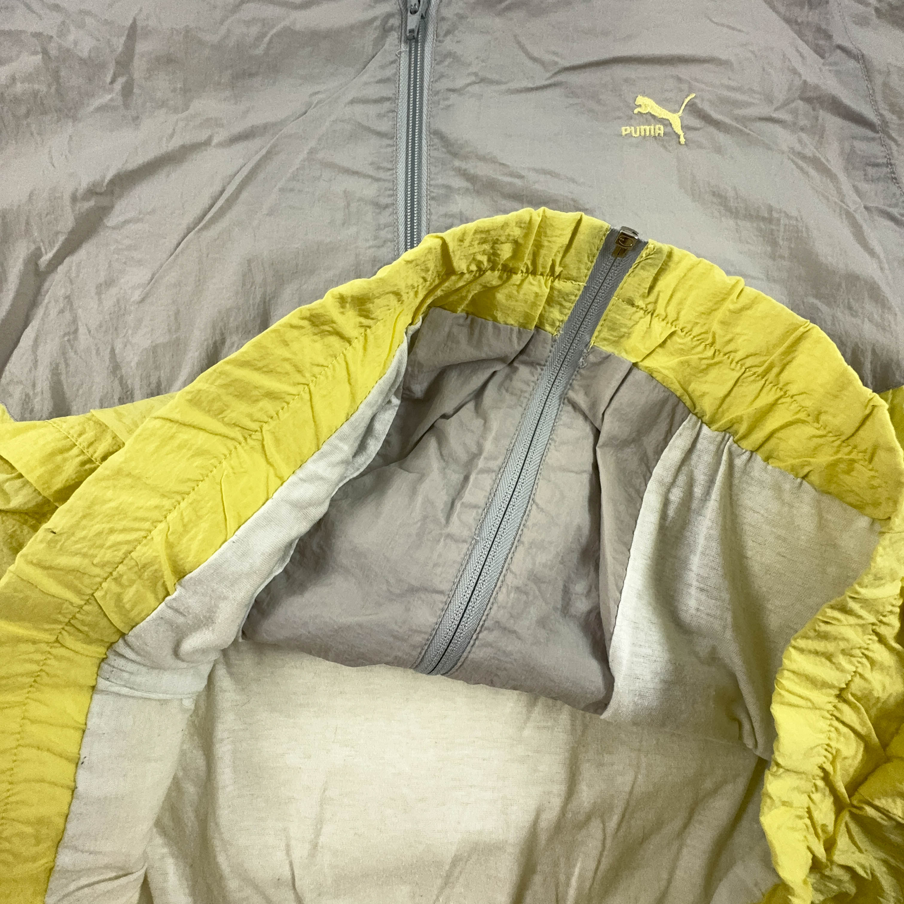 Giacca a vento Puma Vintage grigia e gialla con zip anni 90 - Taglia M/L uomo