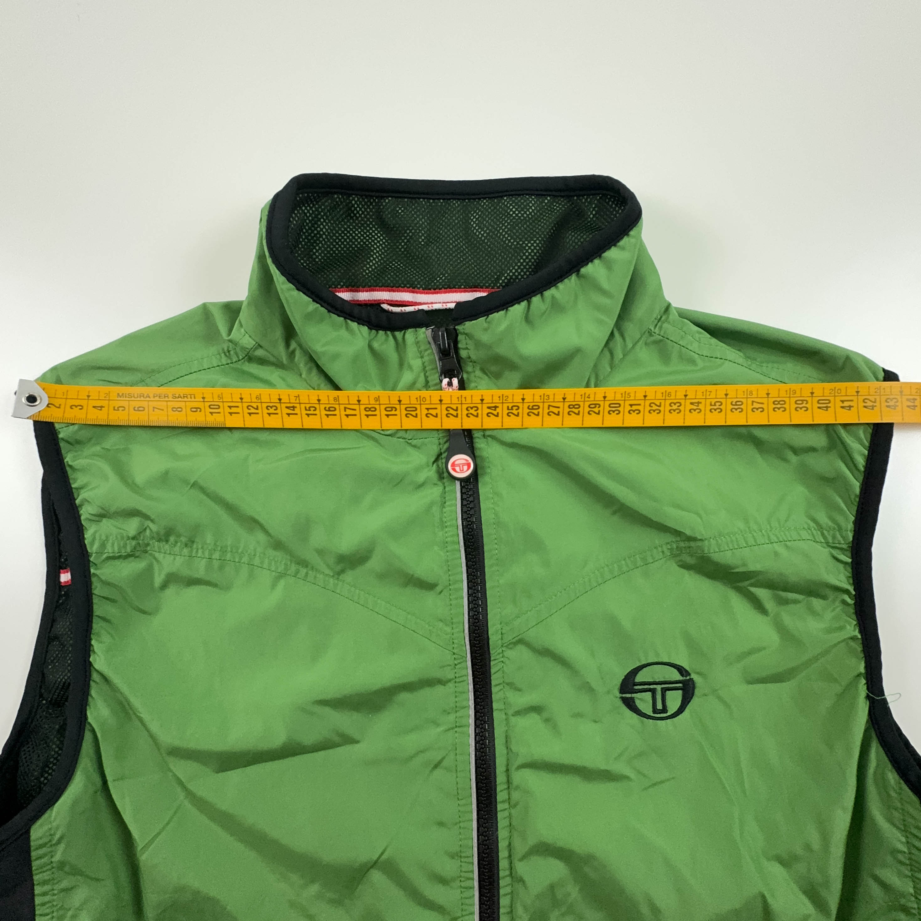 Giacca a vento Sergio Tacchini Vintage smanicata verde con zip anni 2000 - Taglia S uomo