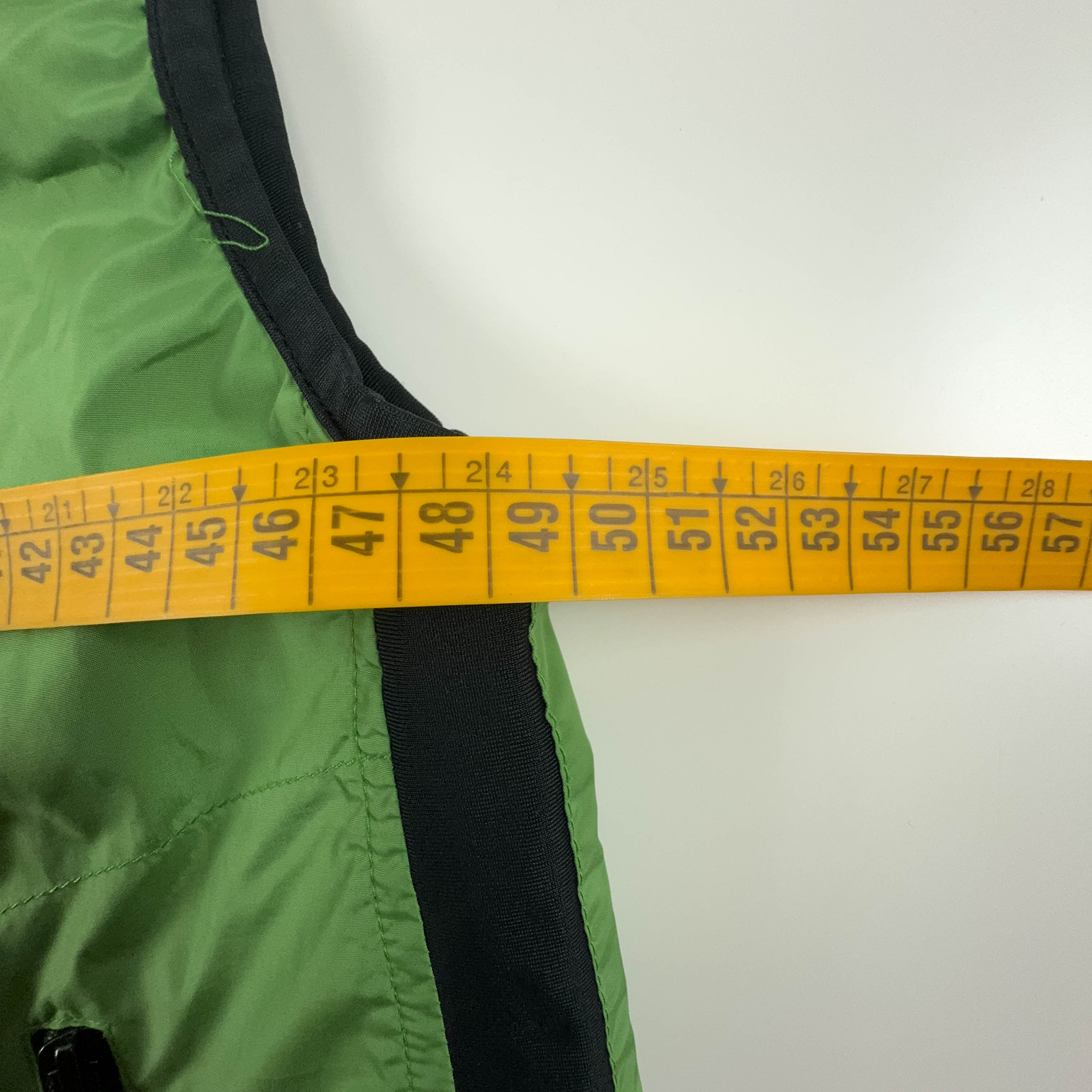 Giacca a vento Sergio Tacchini Vintage smanicata verde con zip anni 2000 - Taglia S uomo