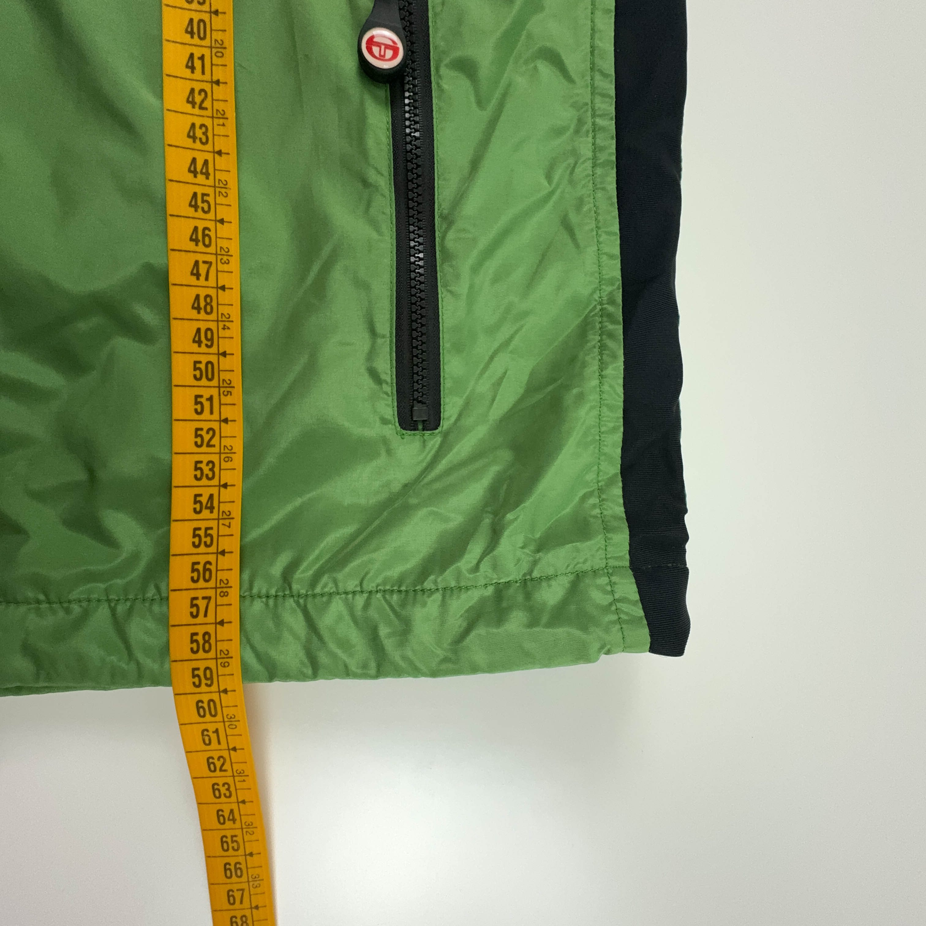 Giacca a vento Sergio Tacchini Vintage smanicata verde con zip anni 2000 - Taglia S uomo