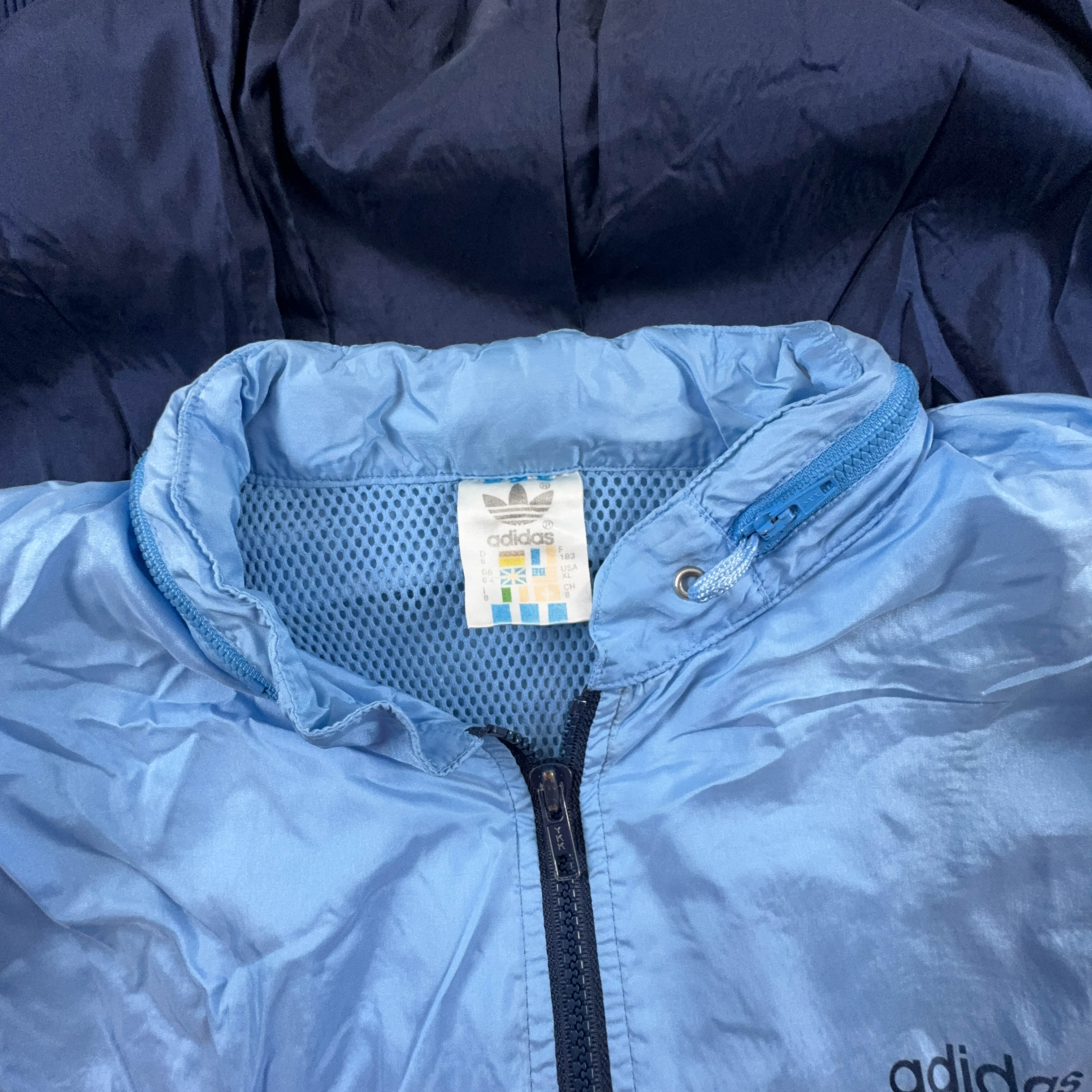 Giacca a vento Adidas Vintage rossa e blu con zip e cappuccio anni 80 - Taglia D8 F183 uomo