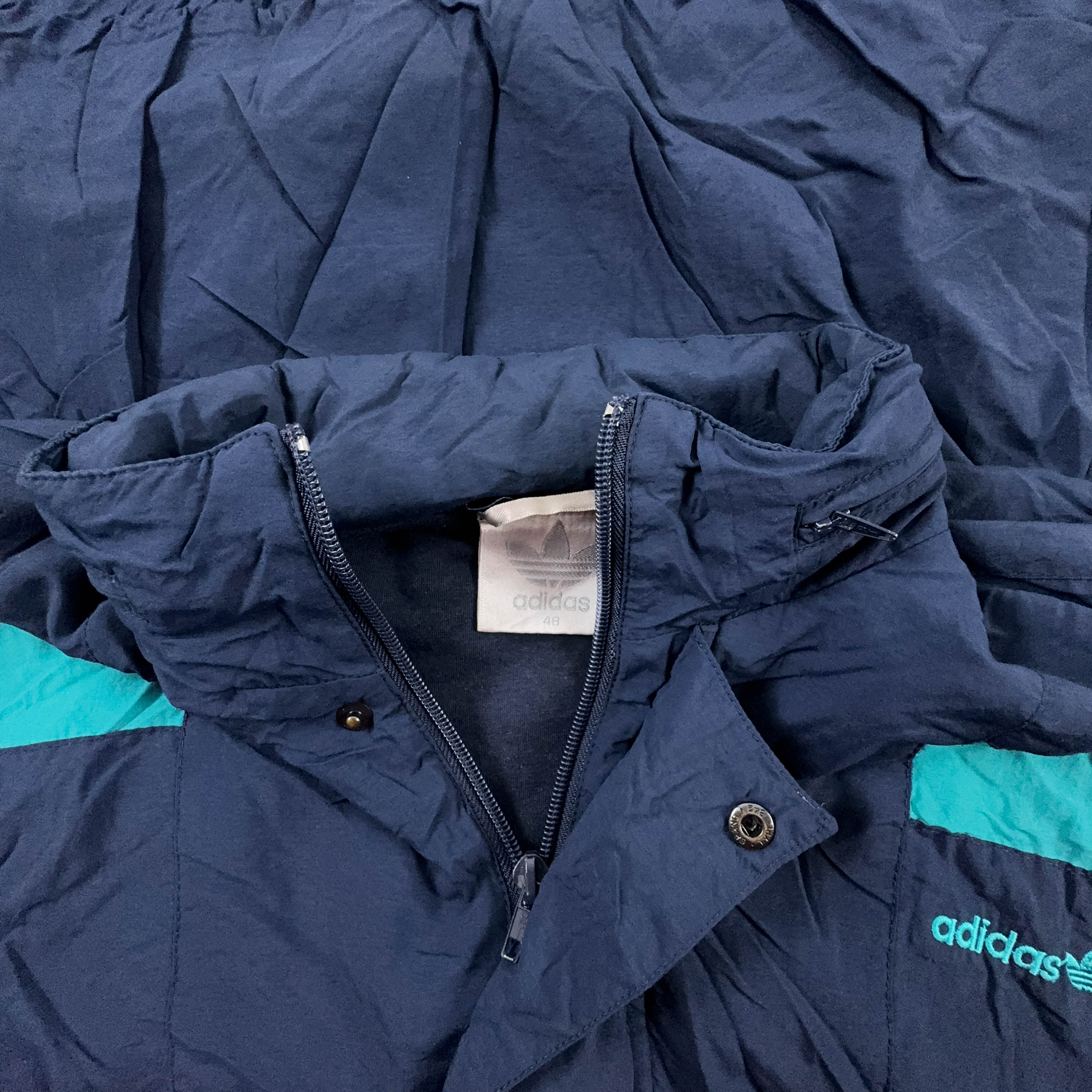 Giacca a vento Adidas Vintage blu scuro con zip e cappuccio anni 90 - Taglia 48 uomo