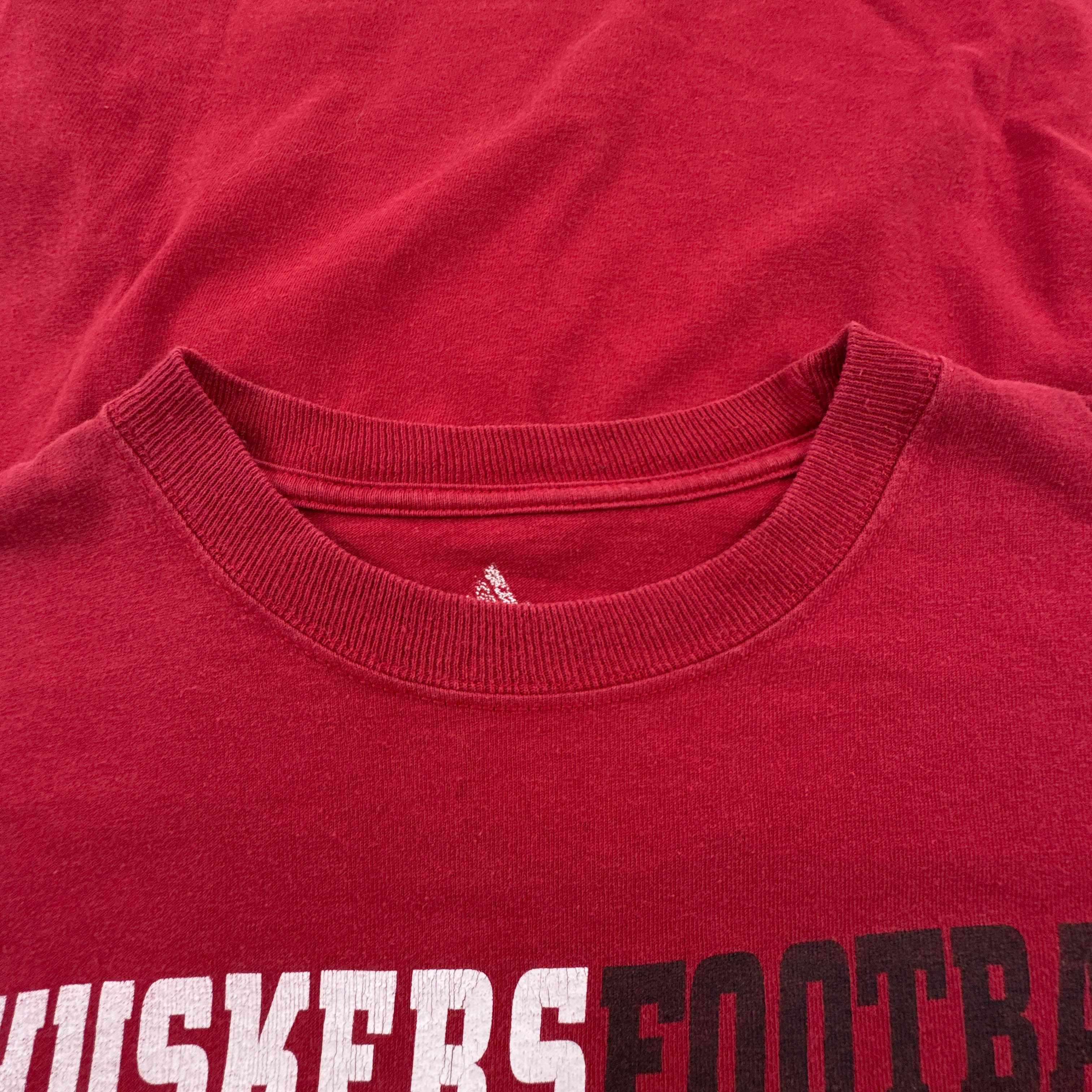 T Shirt Adidas Vintage Huskers Footaball rossa a girocollo anni 00 - Taglia M uomo