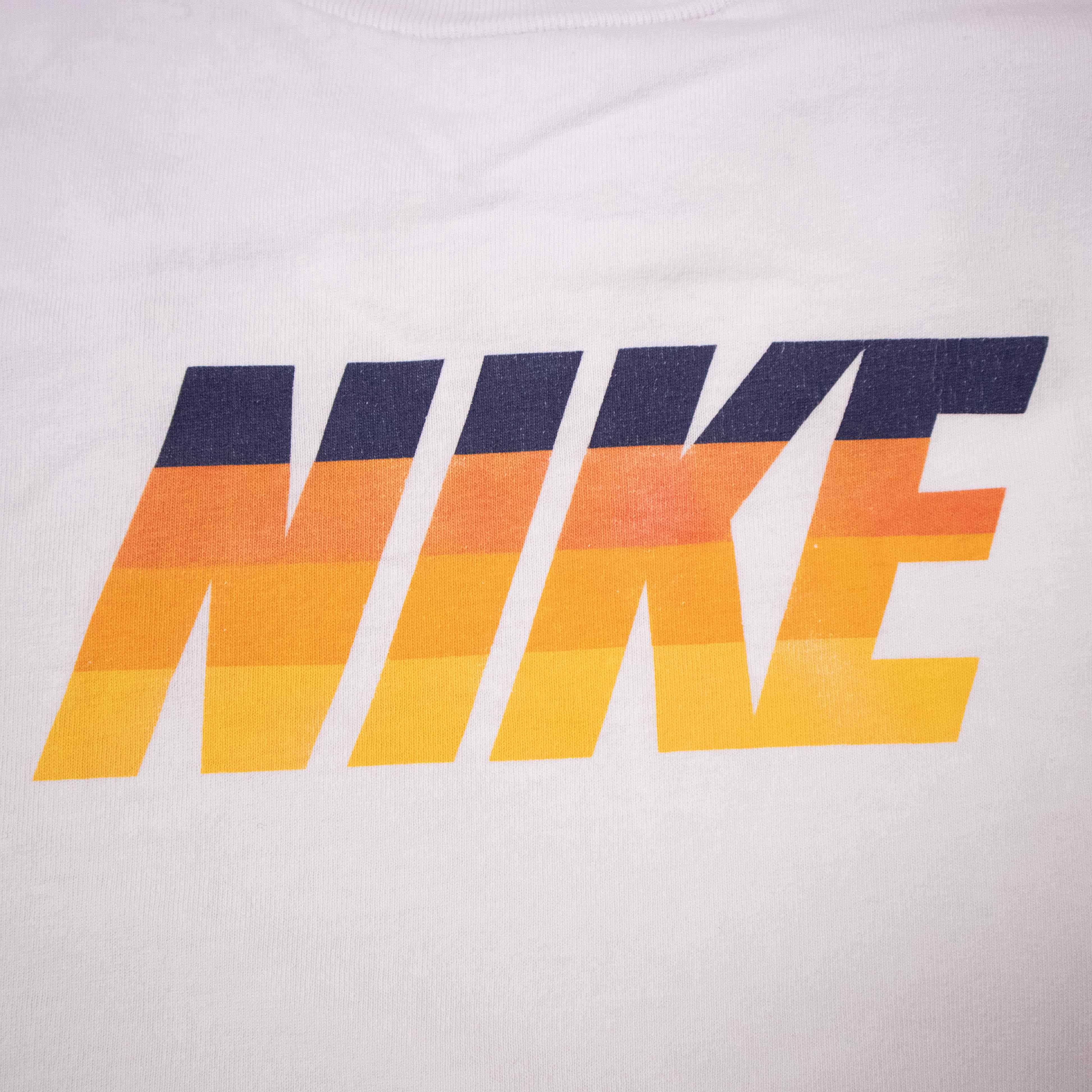 Nike T-Shirt - Size L