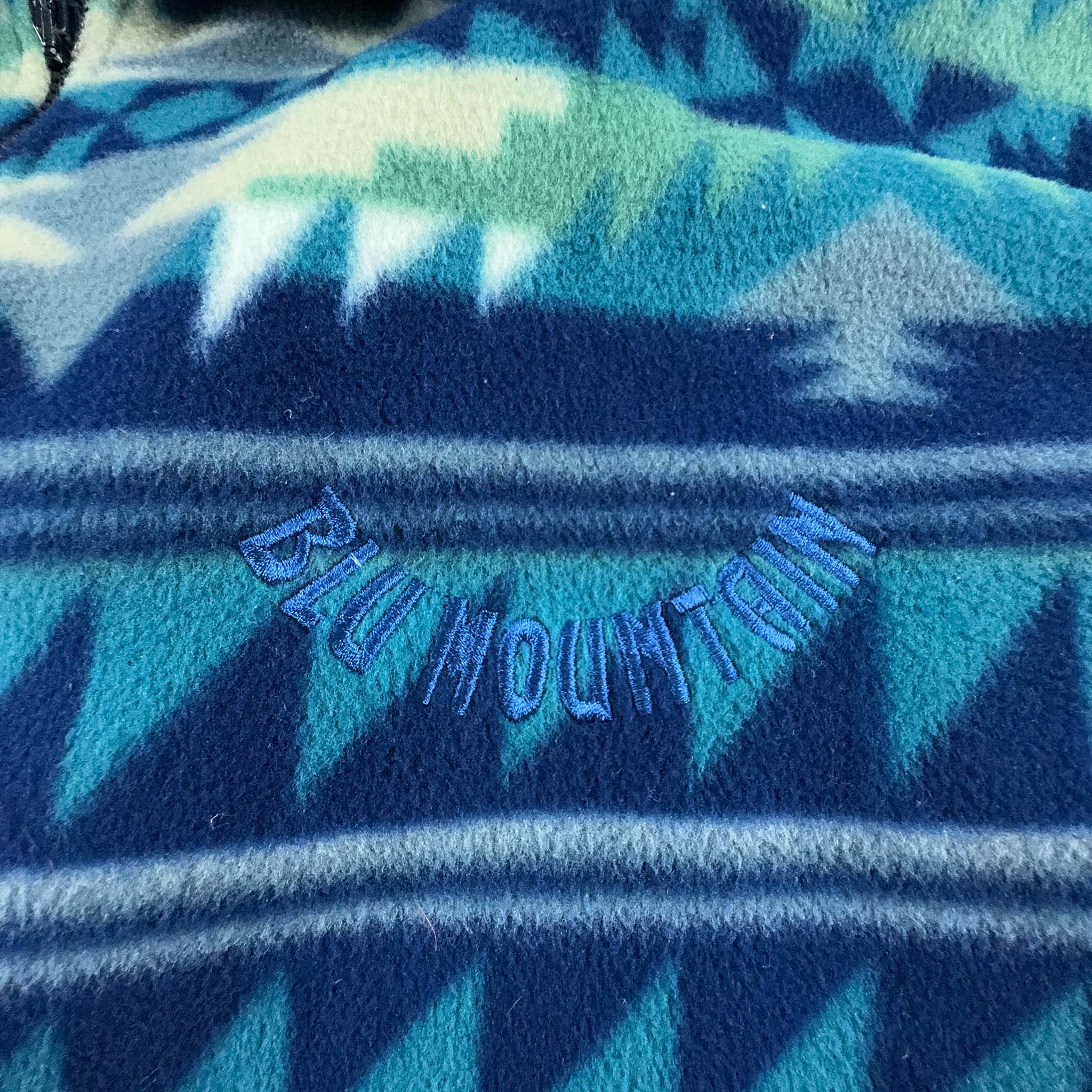 Vintage Blue and White Patterned Fleece - Size XL Men