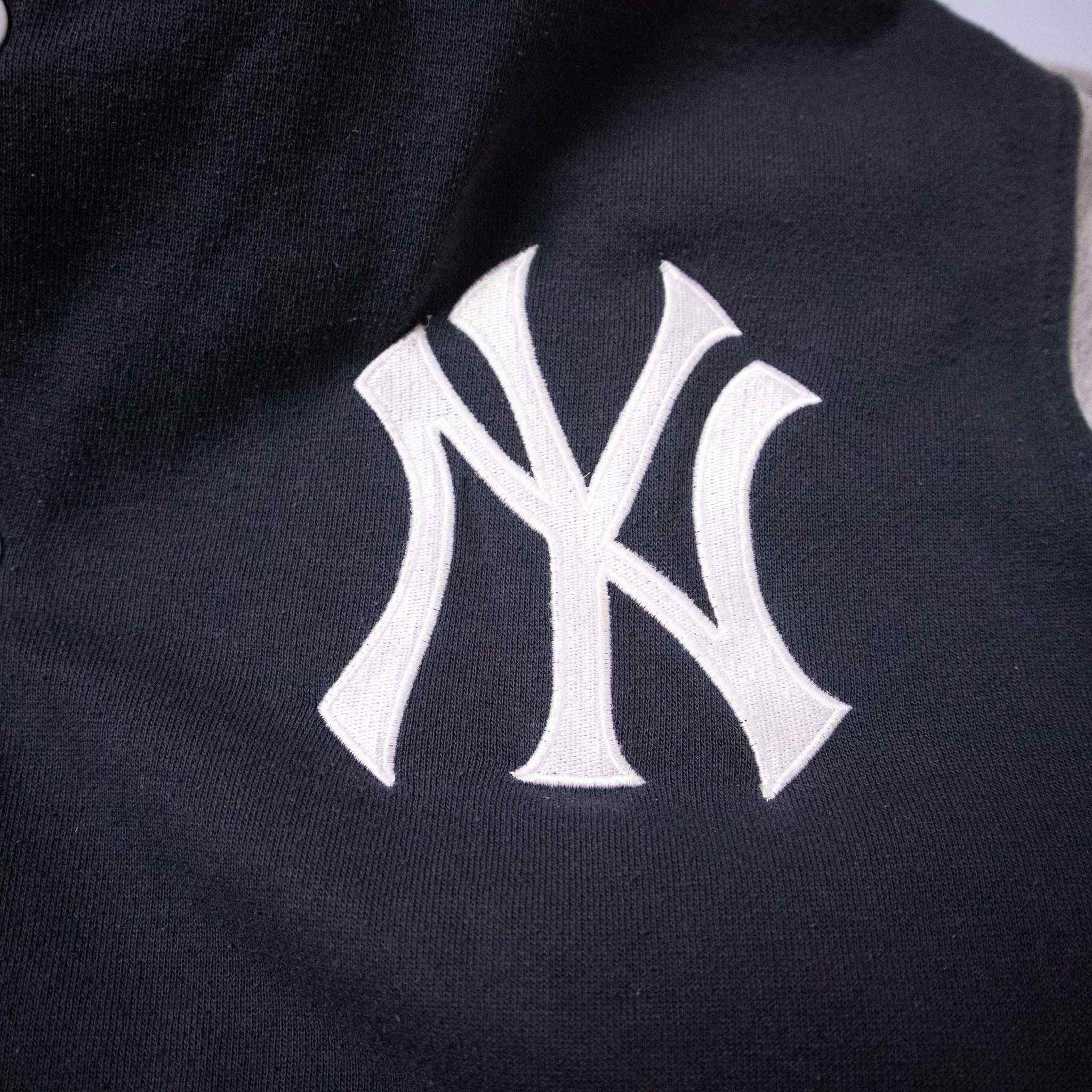 Majestic Yankees Sweatshirt - Size M/L