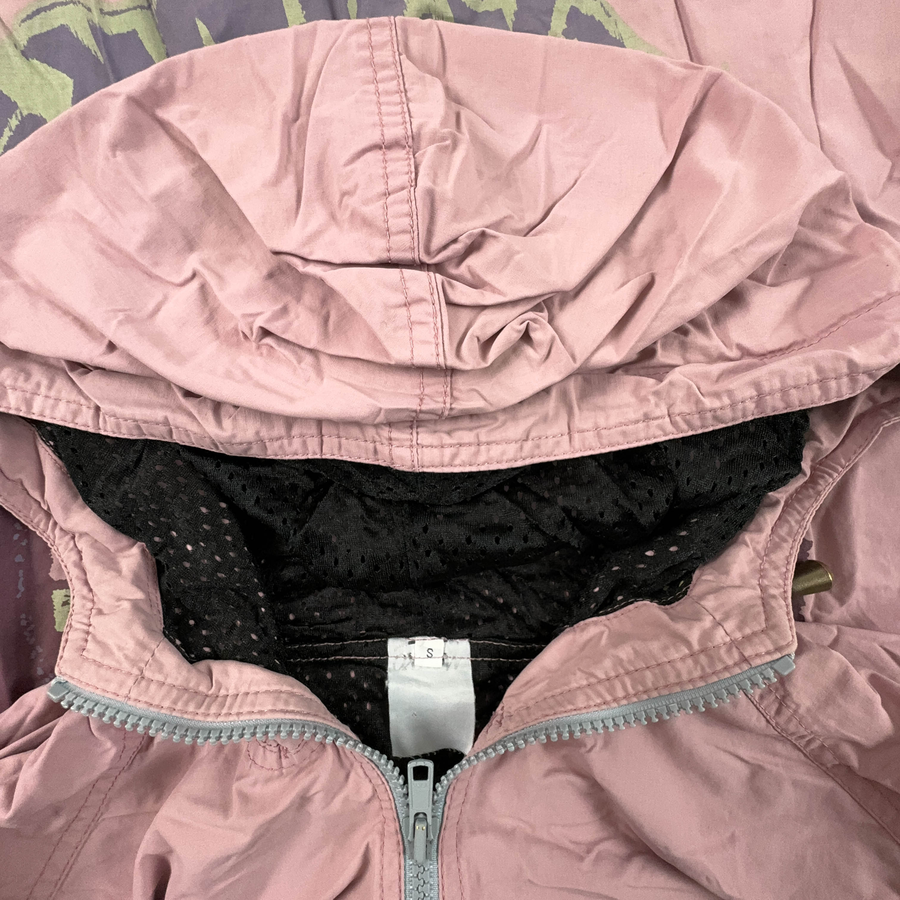 Giacca a vento Vintage rosa con stampa anni 80 90 con zip - Taglia S uomo
